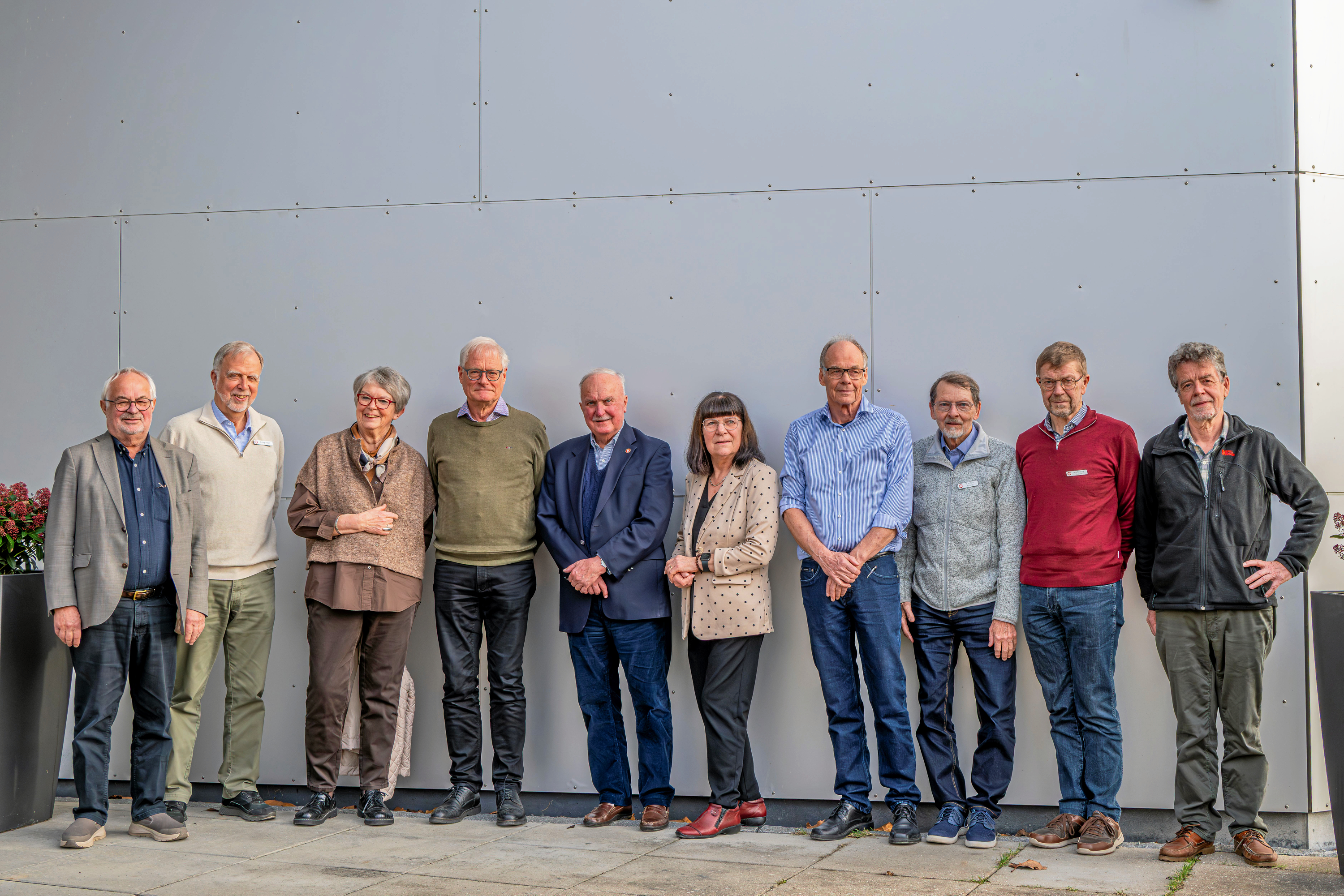 Her ses det meste af den nye bestyrelse for Ældre Sagen i Roskilde by. Fra venstre ses Niels Tofte, Erling Olsen, Anne-Grethe Himmelstrup, Per Olander, Fleming Friis Larsen, Kiss Stokholm, Flemming Jensen, Ib Misfeldt, Jens Børsting og Hans Jørgen Steffensen. Kirsten Stieper var fraværende.