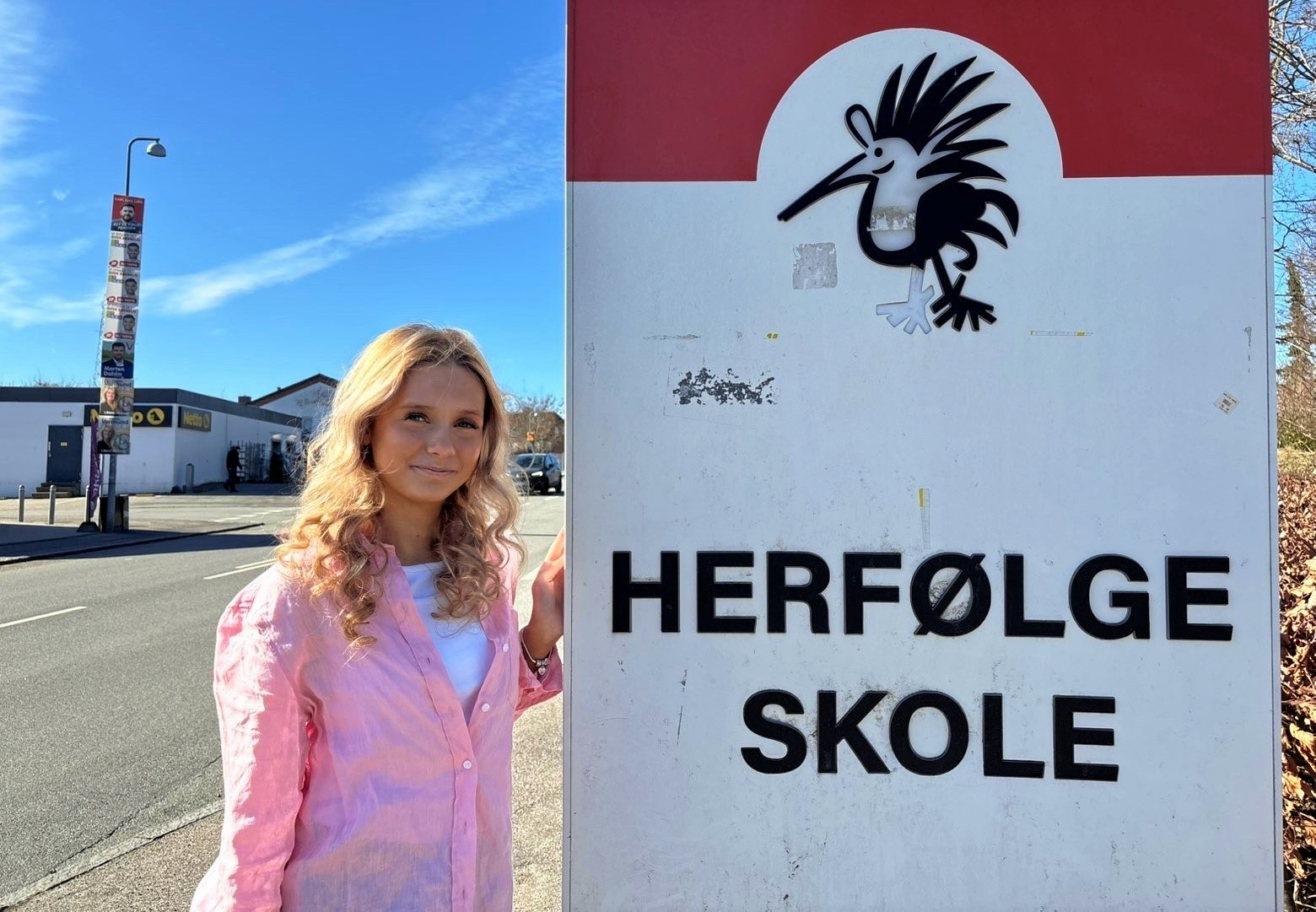 - Jeg synes, det er virkelig nederen. Jeg har selv snakket med nogle af politikerne, og de har rost os og siger, at det vil de gerne støtte, fortæller elevrådsformand Filippa Olsen om elevrådets arbejde med at forbedre forholdene for eleverne på Herfølge Skole, som byrådets beslutning nu har spændt ben for.