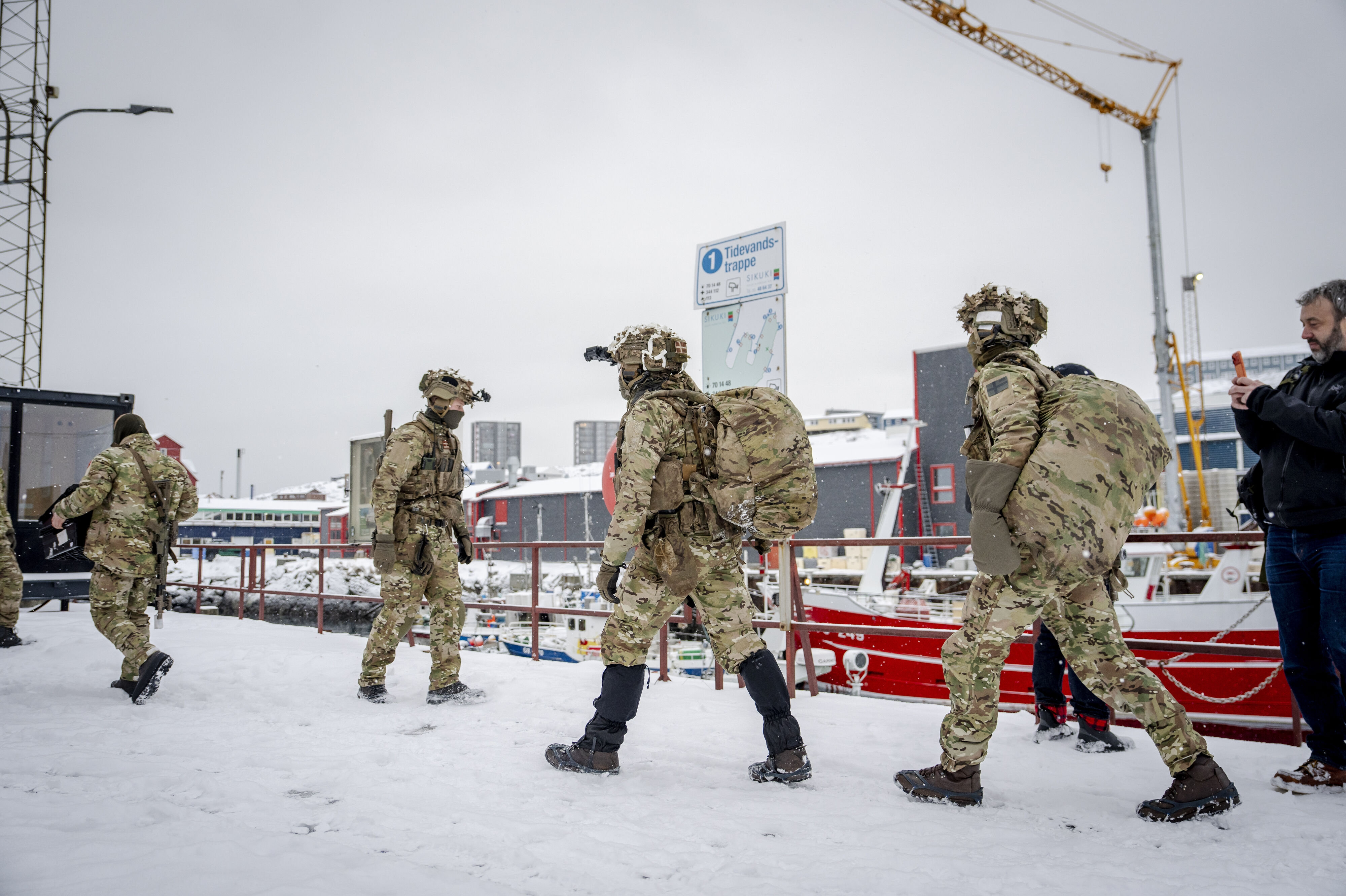 18. januar gik danske soldater i land i Nuuk. Ifølge DR's oplysninger arbejdede forsvaret med et scenarie, hvor de risikerede at komme i direkte konfrontation med amerikanske soldater. (Arkivfoto).