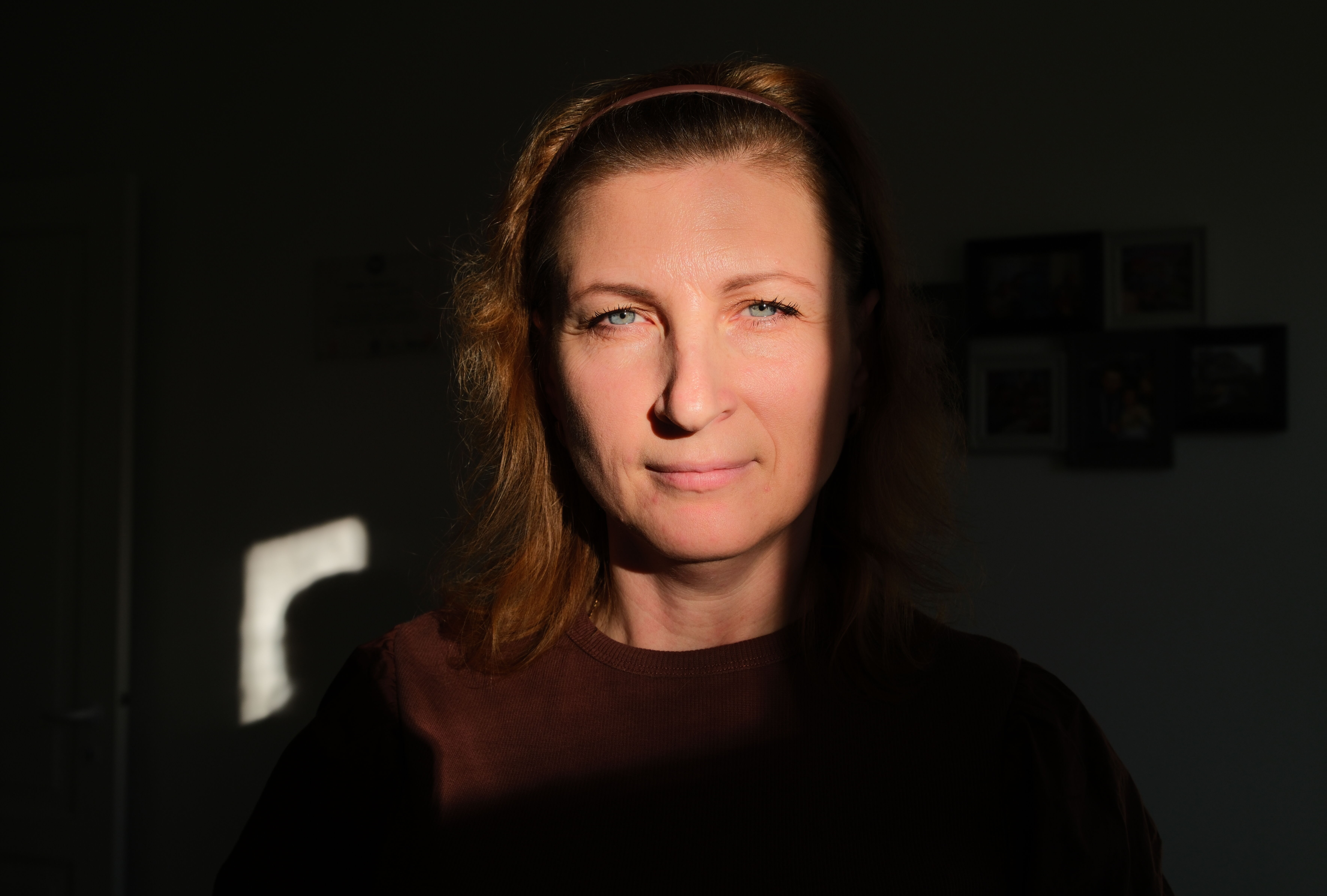 - Jeg ser deres store øjne og kan se mig selv for fire år siden i dem, og hvor forvirrede de er over, hvor de er kommet til, fortæller Oleksandra.