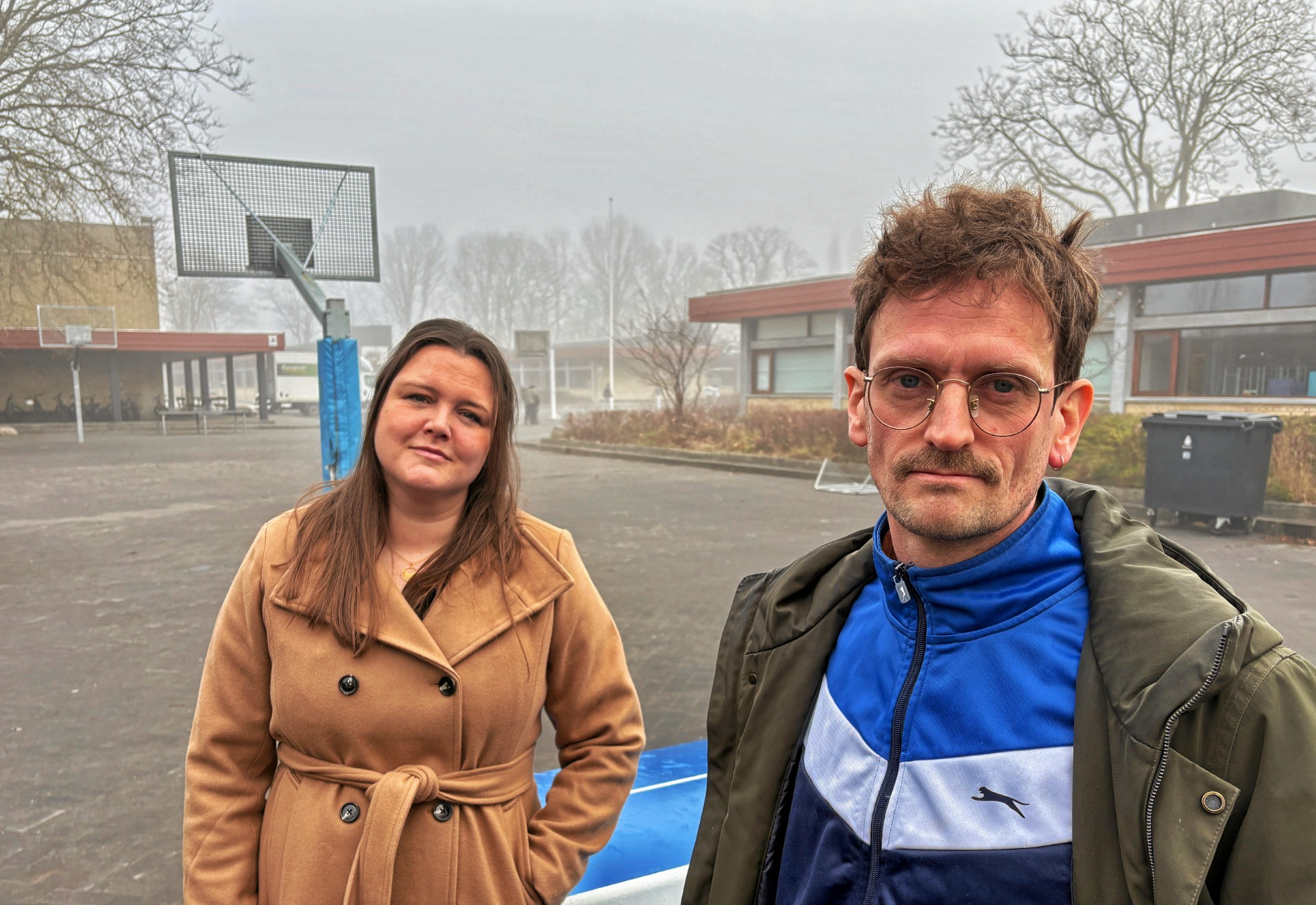 Bjarke Windahl-Pedersen og Julie Perstrup Matyjasik er nogle af de forældre, der presser på for en mobilpolitik.