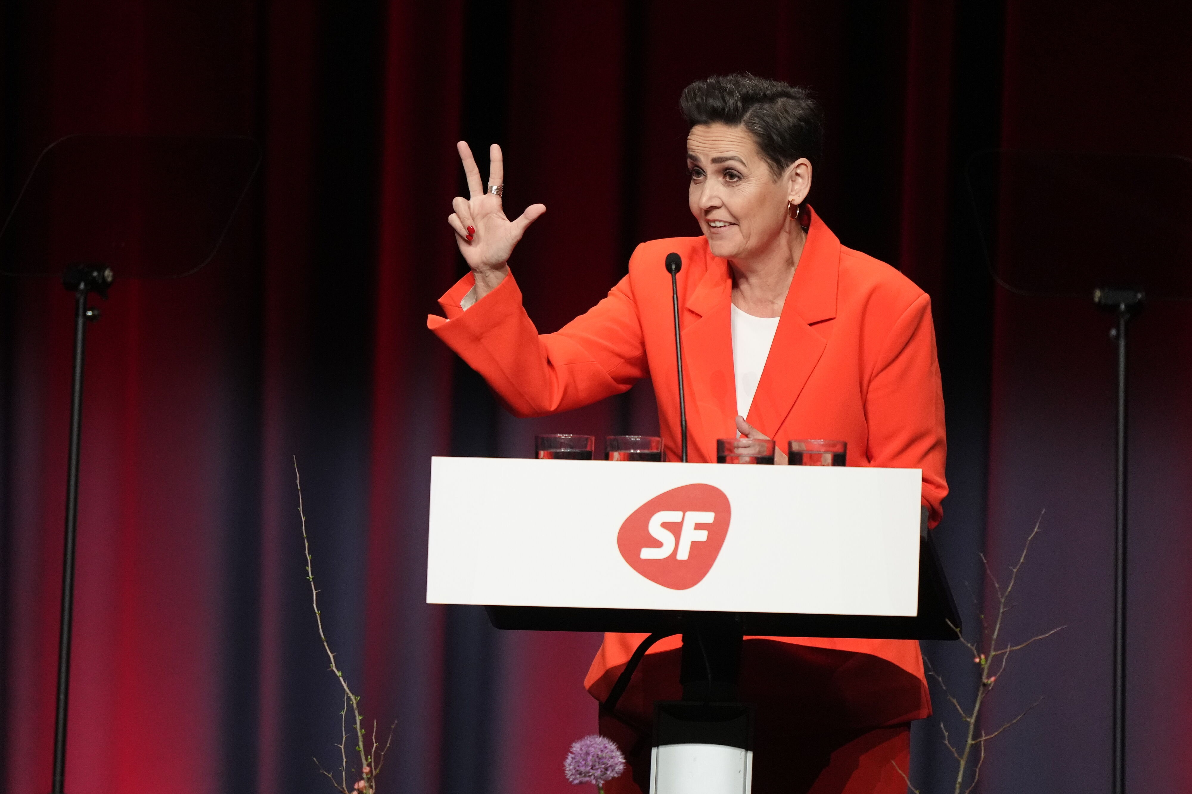 Formand Pia Olsen Dyhr taler ved SF's landsmøde i Kolding.