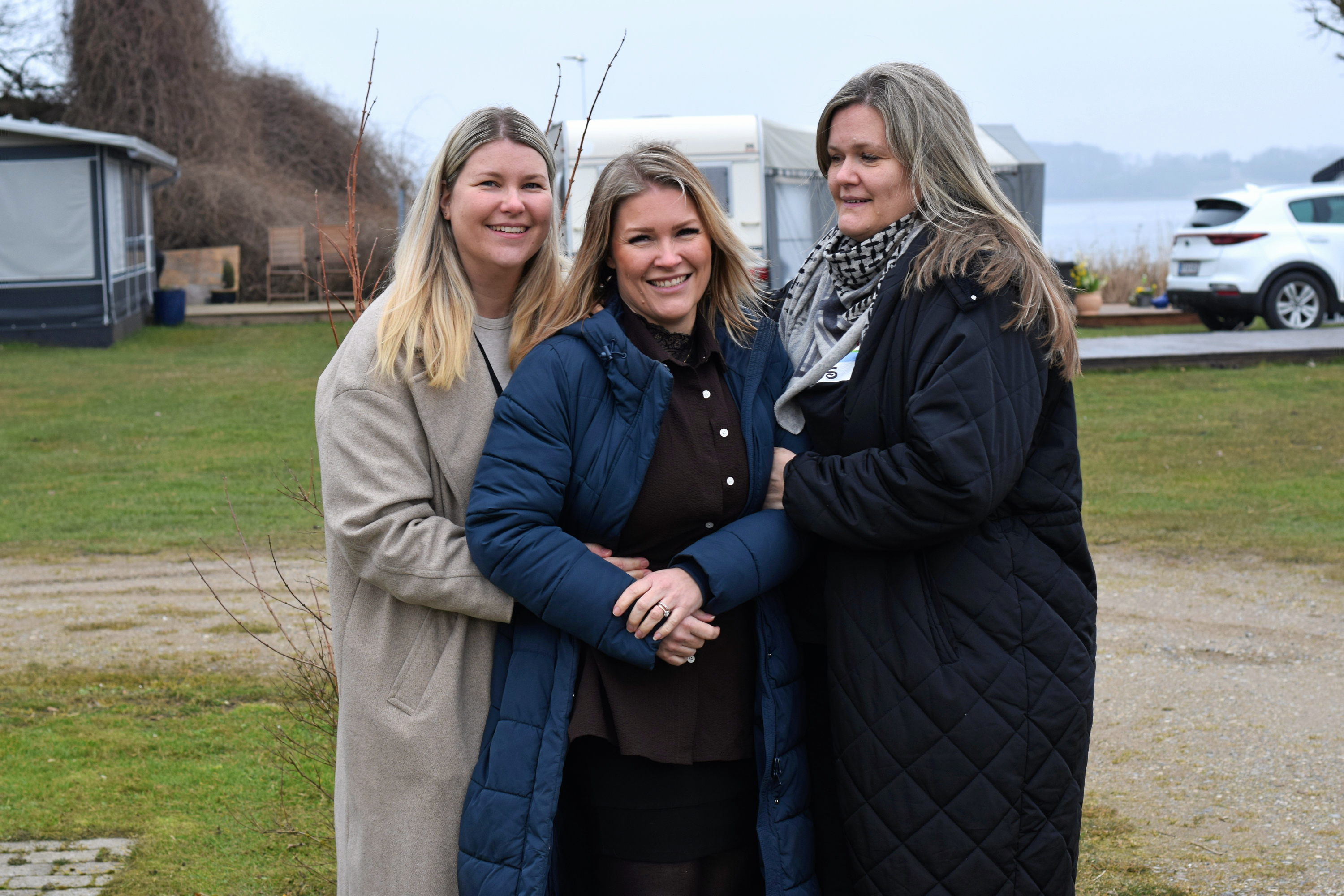 Camilla Majland Mühl, Charlotte Majland Jensen og Cathrine Majland Jensen elsker stadig pladsen, men at drive den blev for meget for dem.