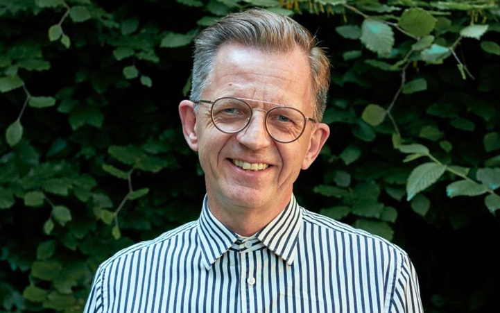 Michael Wichmann Pedersen fra DepressionsForeningen holder foredrag om livskvalitet.