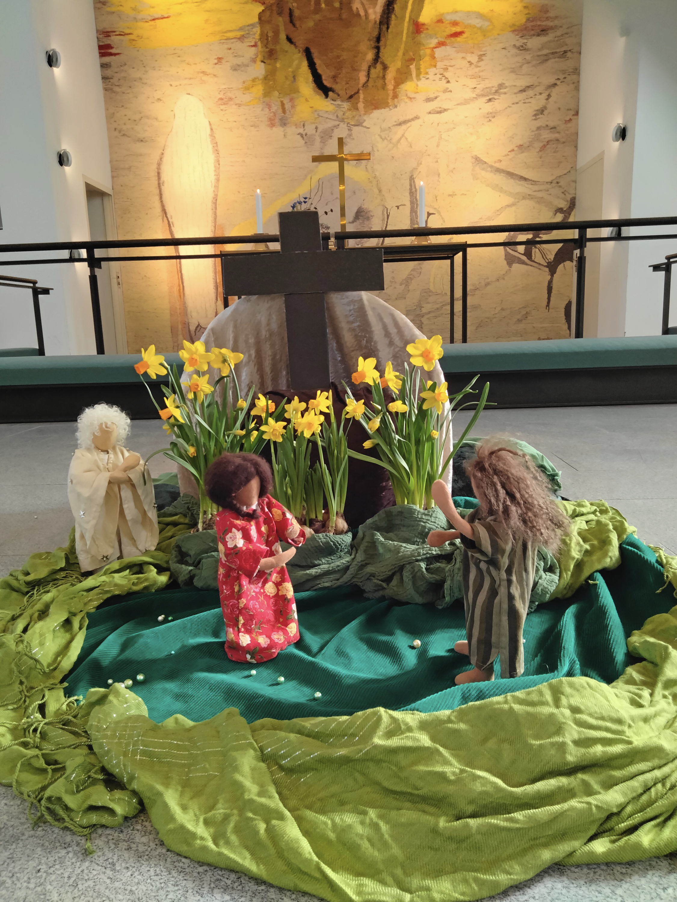 Til gudstjenesten er der et værksted med blomstertema, og der serveres gratis boller, kaffe, te og saft