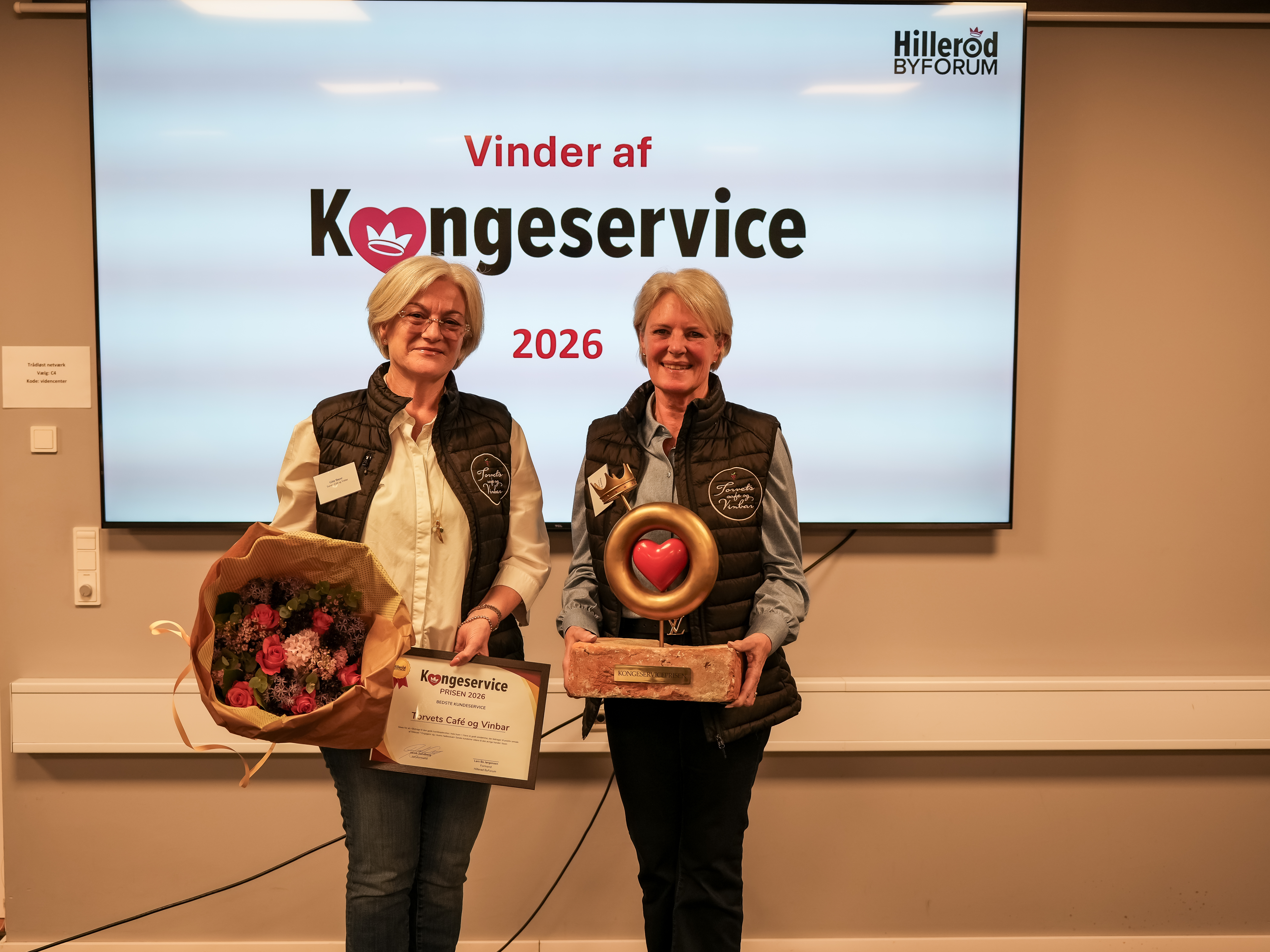 Torvets Café og Vinbar vinder årets Kongeservicepris i Hillerød. Stedet er startet og drevet af veninderne Gitte Høyer (tv.) og Jeanett Korch Elong.