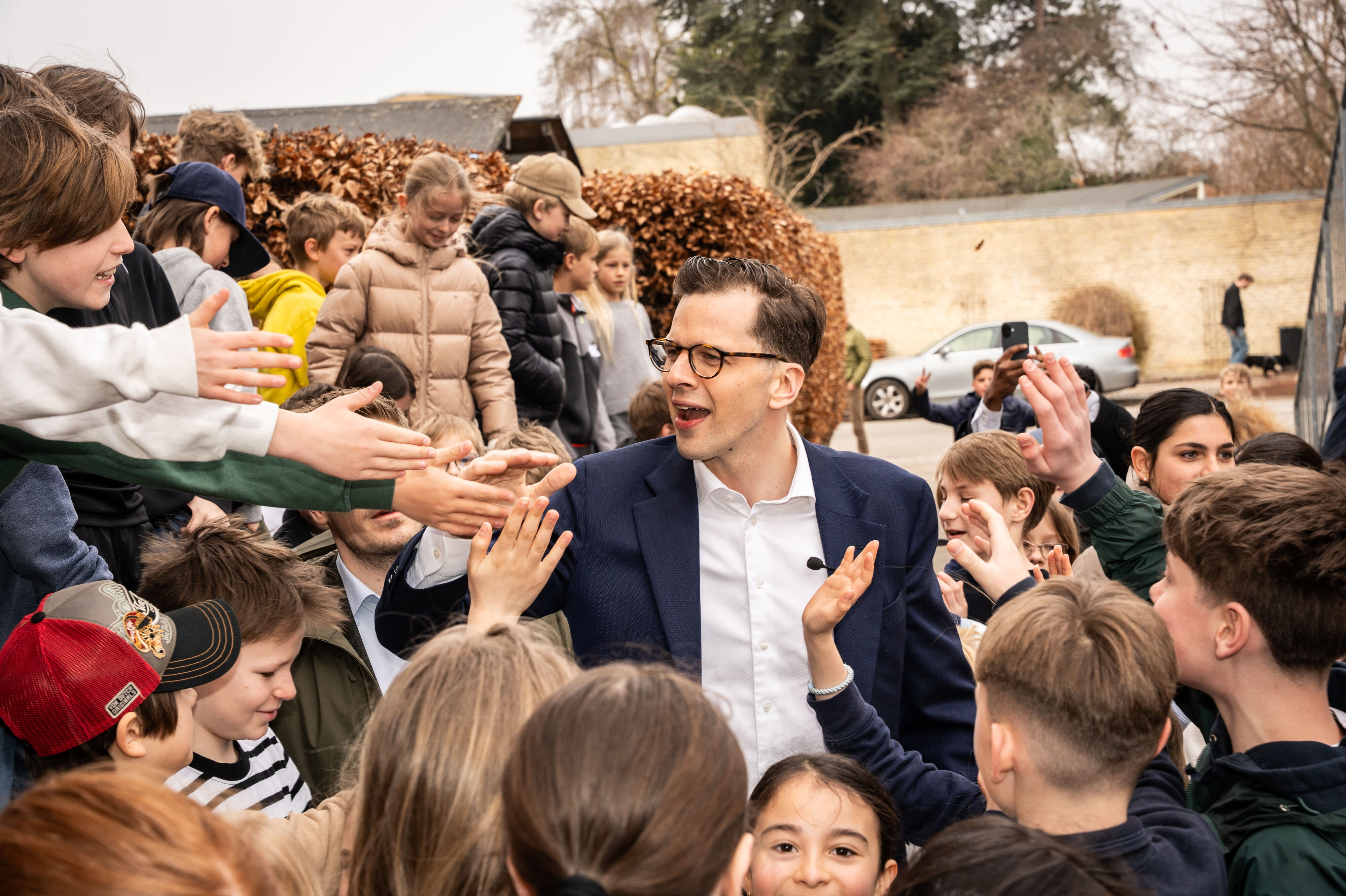 Politisk leder for Liberal Alliance Alex Vanopslagh ankommer til Skovshoved Skole.