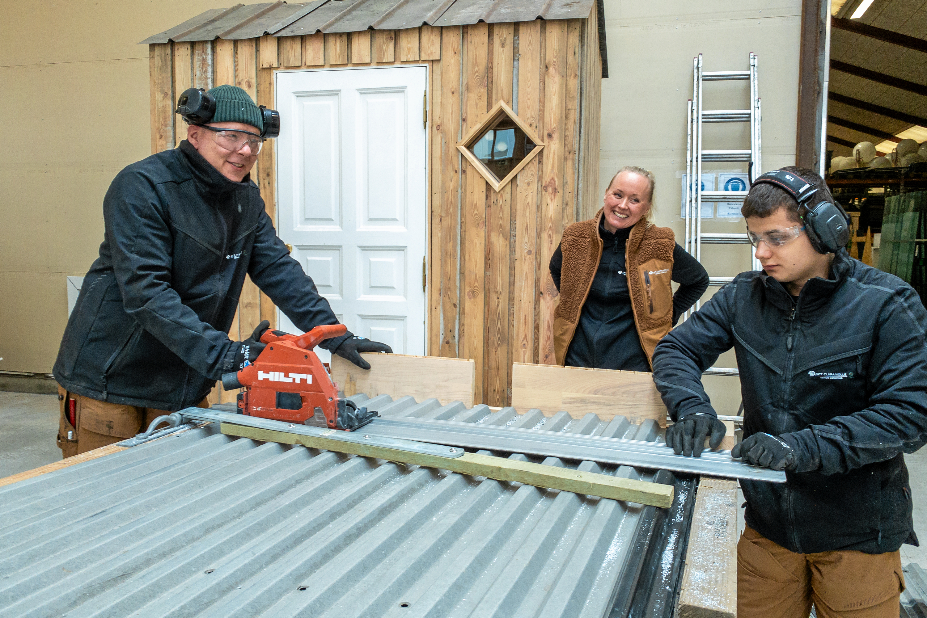 På Sct. Clara Mølle arbejder flygtninge fra Ukraine samt danskere, der har mistet fodfæstet på det almindelige arbejdsmarkede.