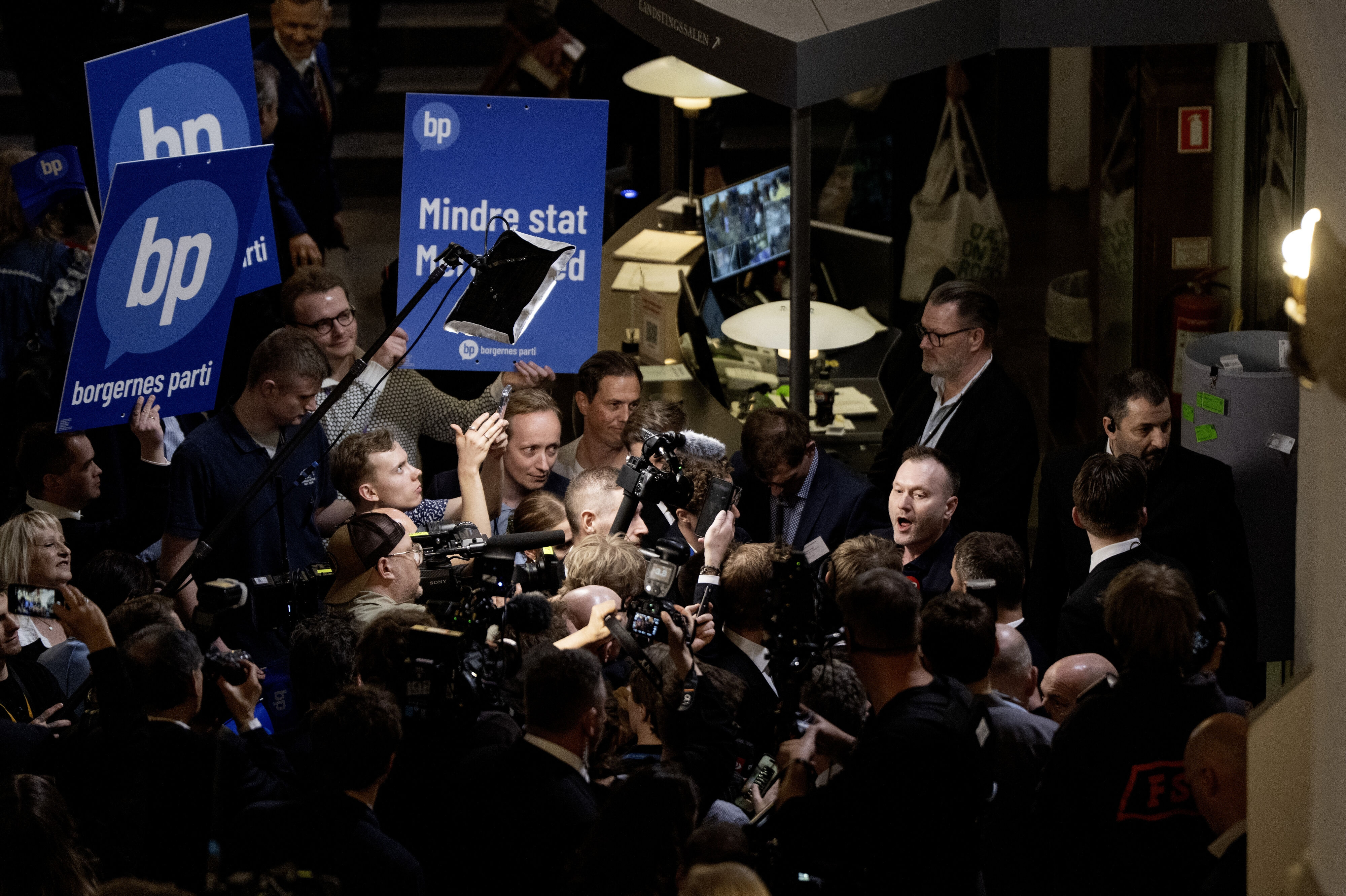 Partiformand Lars Boje Mathiesen (BP) ankommer til Christiansborg.