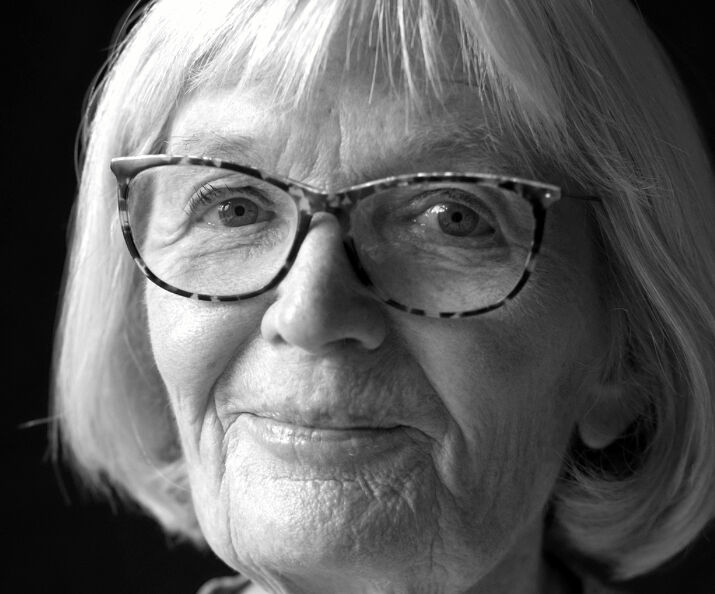 Benedicte Helvad fortæller stykke lokalt kunsthistorie.