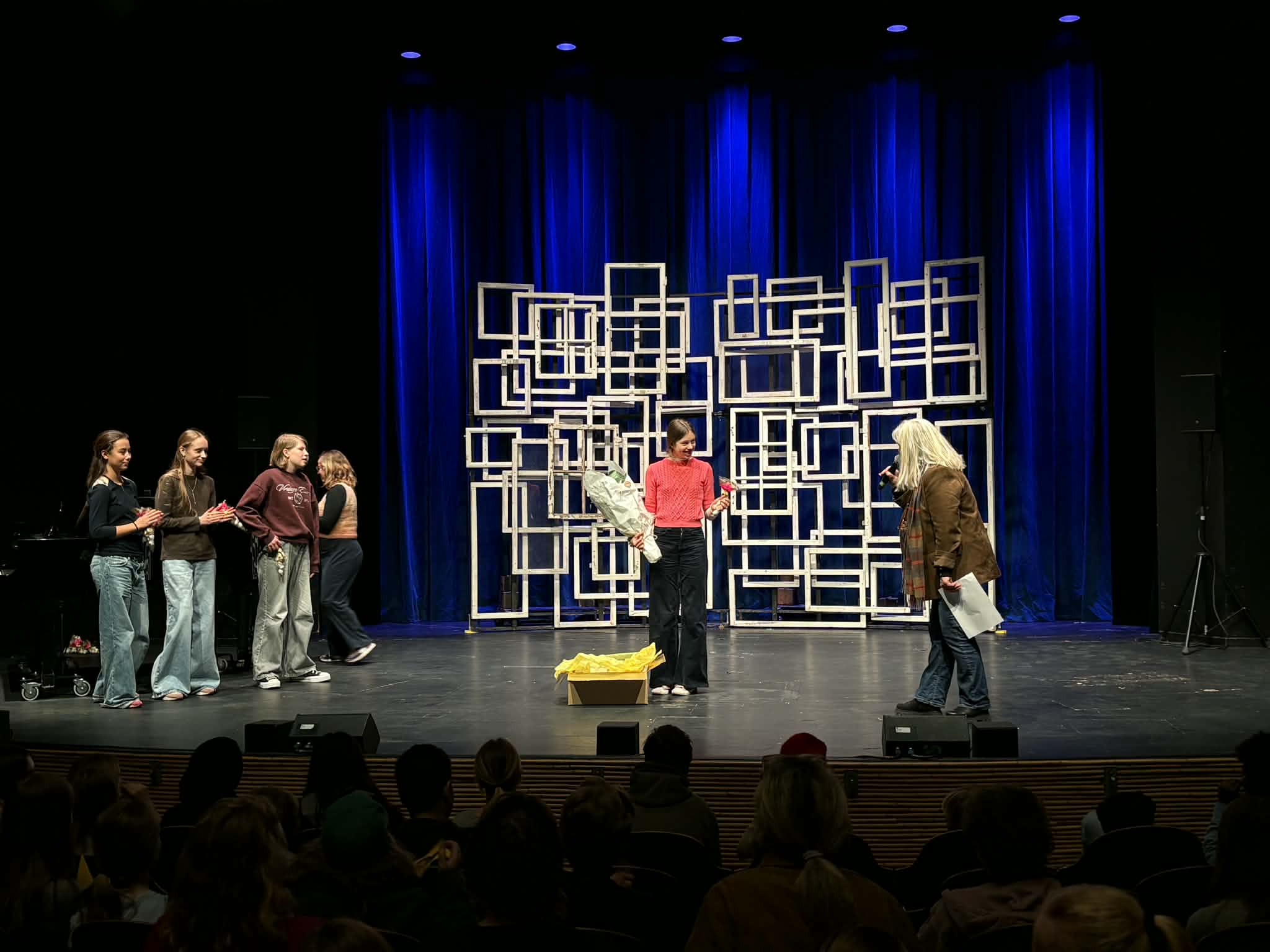 Hvem er bedst til oplæsning. Det fandt man ud af Bellevue Teatret.