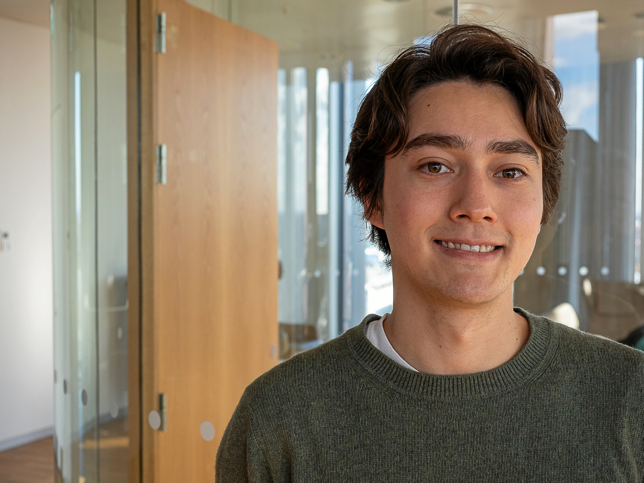 - Et tættere samarbejde mellem forskningsverdenen og os medicinstuderende kan både styrke forskningen, udvikle det videnskabelige mindset hos fremtidens læger og i sidste ende gavne hele samfundet, skriver Simon Wang Rasmussen.