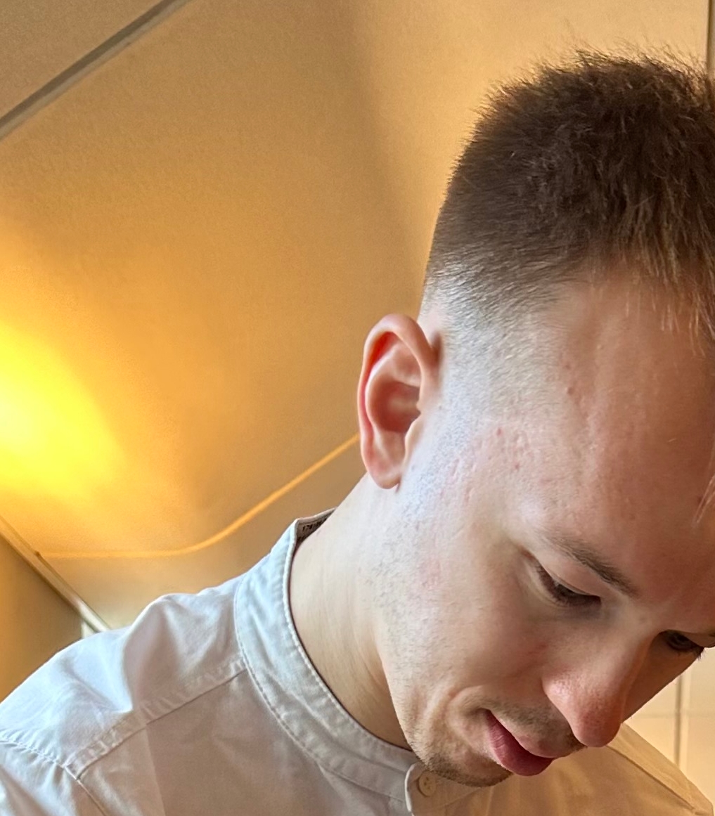 Martin Jensen holder af den restaurant, der har været hans arbejdsplads i fire år, og derfor passer han også på den. - Morten Chas Overgaard Martin Jensen holder af den restaurant, der har været hans arbejdsplads i fire år, og derfor passer han også på den.