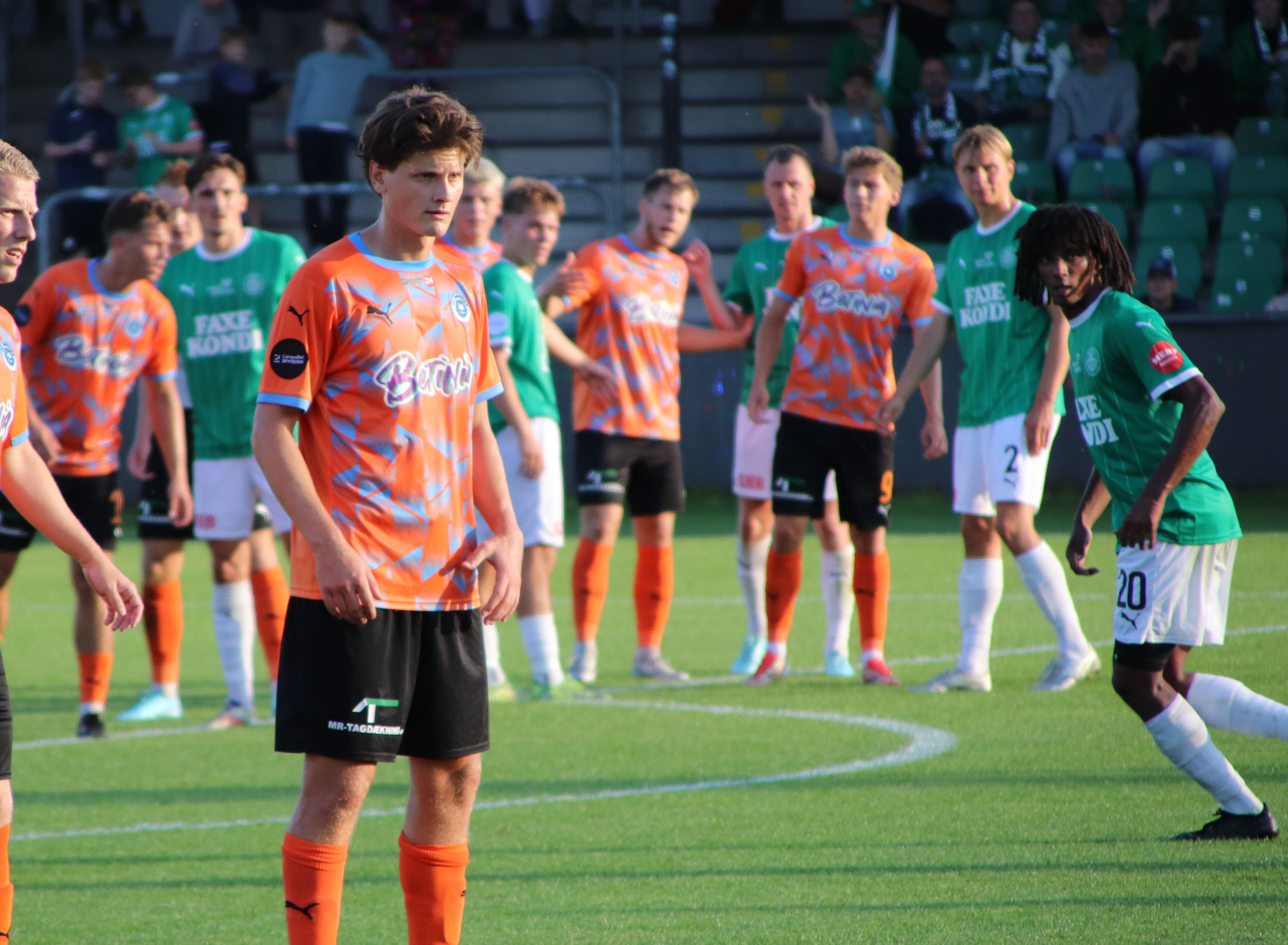 Mads Carlson (t.v.) og FC Roskilde tabte sæsonens første møde med Næstved.