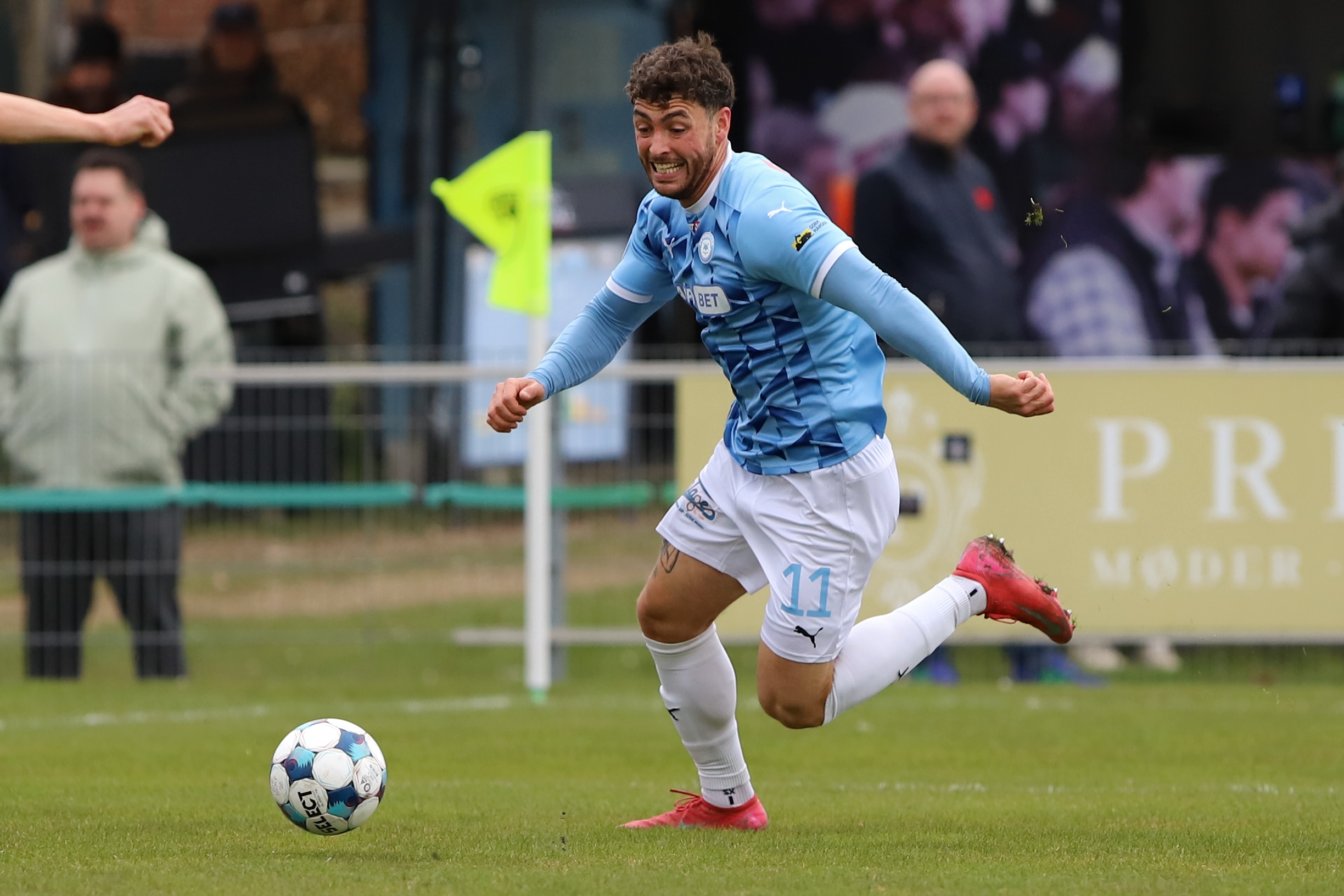 Mathias Veltz var en af flere fra FC Roskilde, der huggede til mod FA 2000 fredag aften