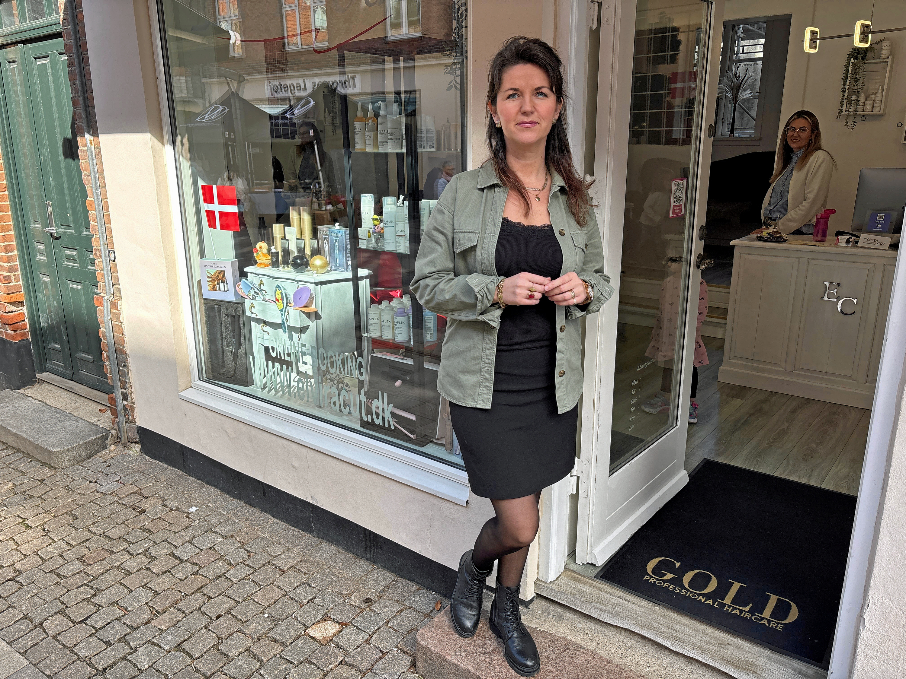 Elvira Urtovic – indehaver af frisørsalonen Elviracut i Kordilgade – kunne påskelørdag fejre sit 20-års jubilæum som frisør.