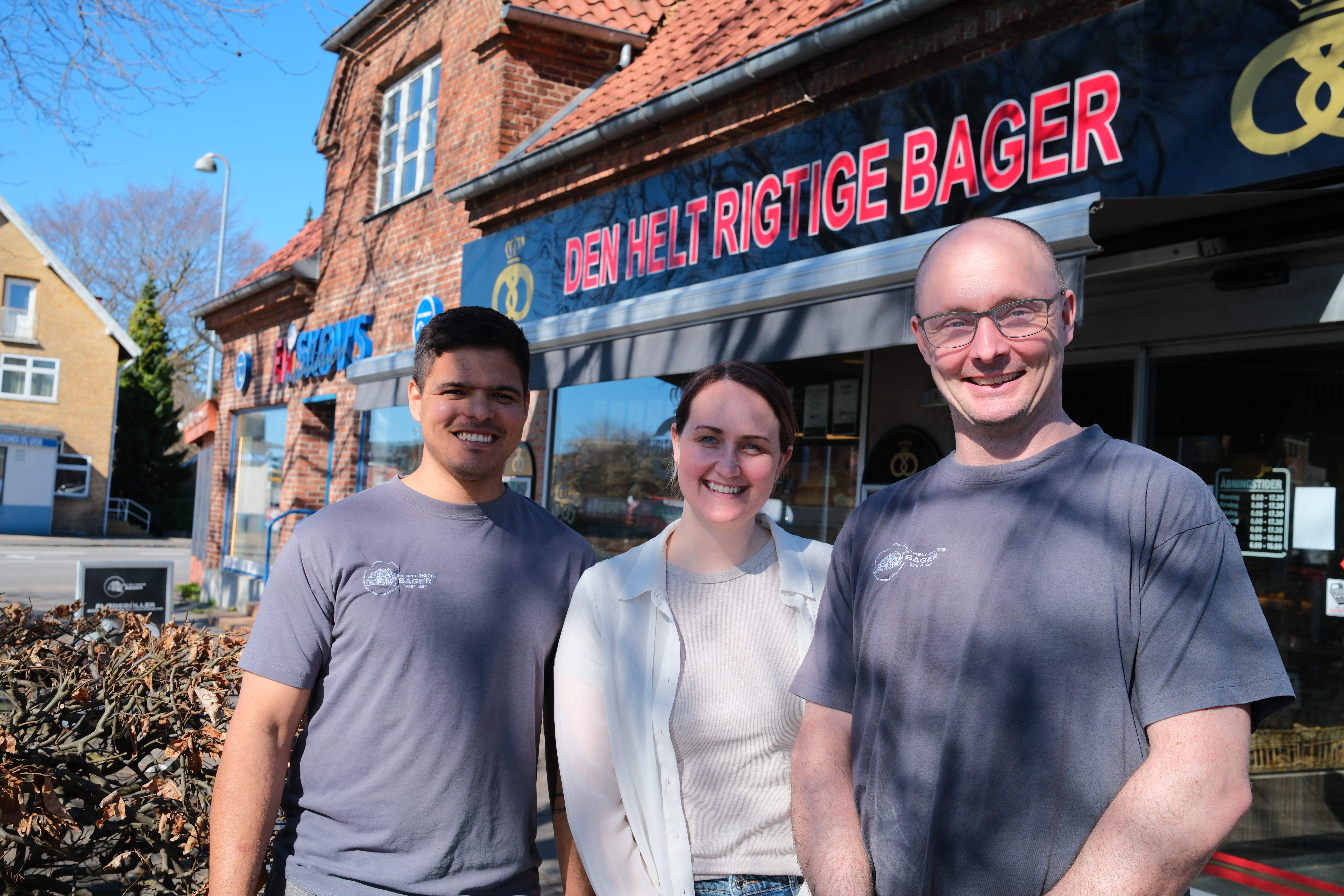 Michelle Robles overtog bageriet fra sine forældre sammen med sin mand Greg Robles (t.v) og Claus Schuldt.