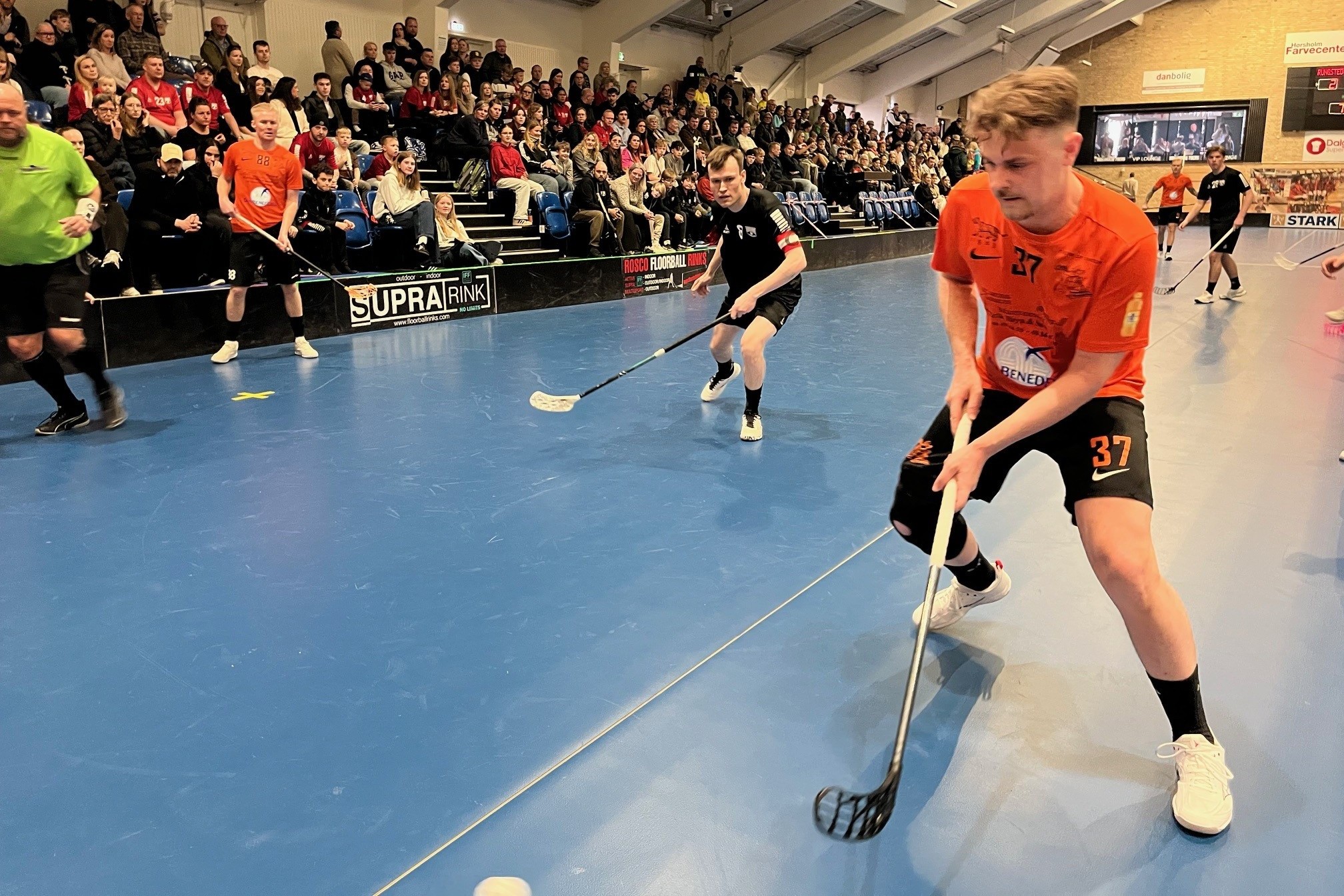 Rungsted Hørsholm Floorball Klubs eliteherrer er klar til DM-semfinalerne efter at have slået Rødovre ud efter fire intense opgør.