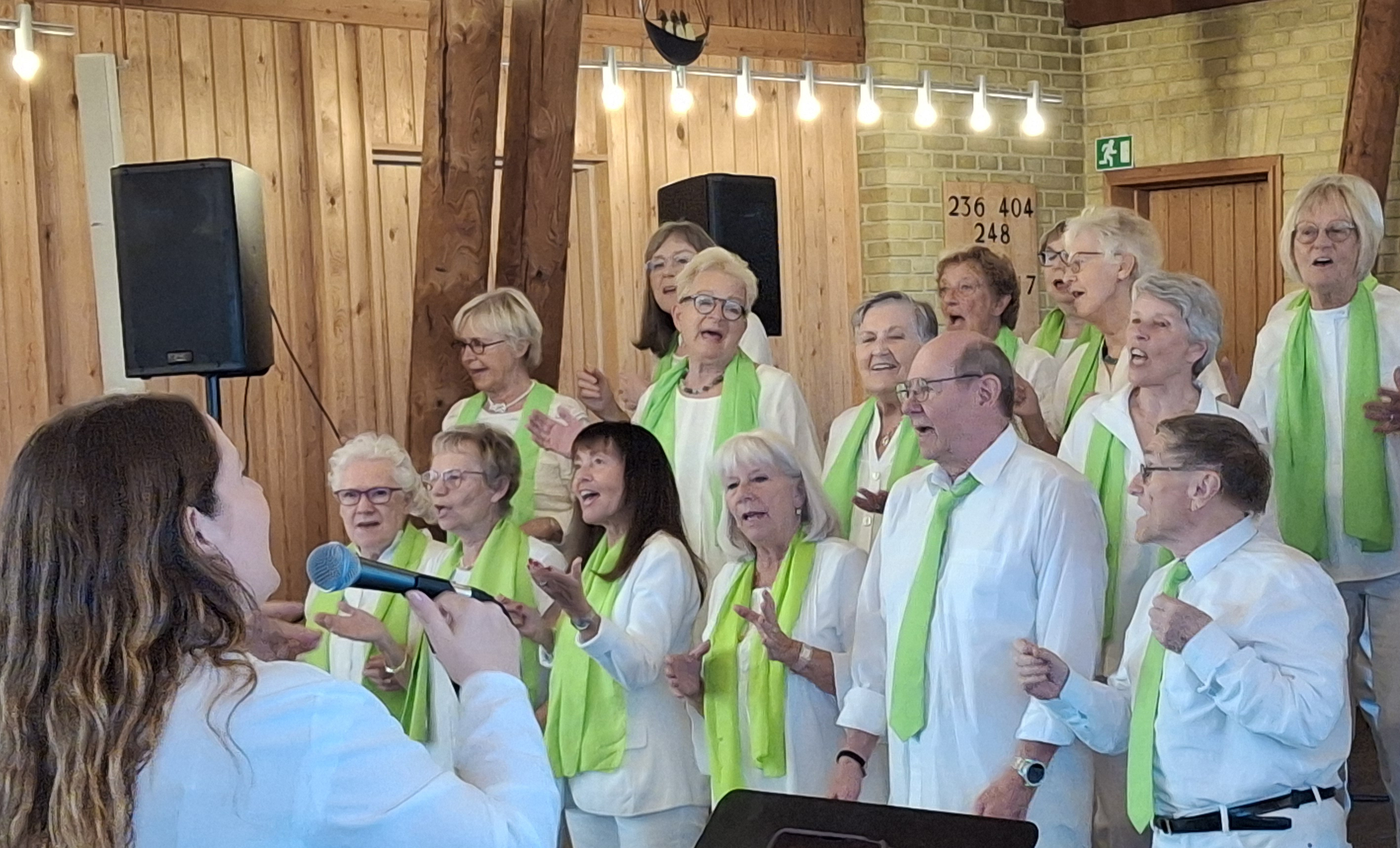 Koret øver fast mandag aften under ledelse af korleder Nina Luna.