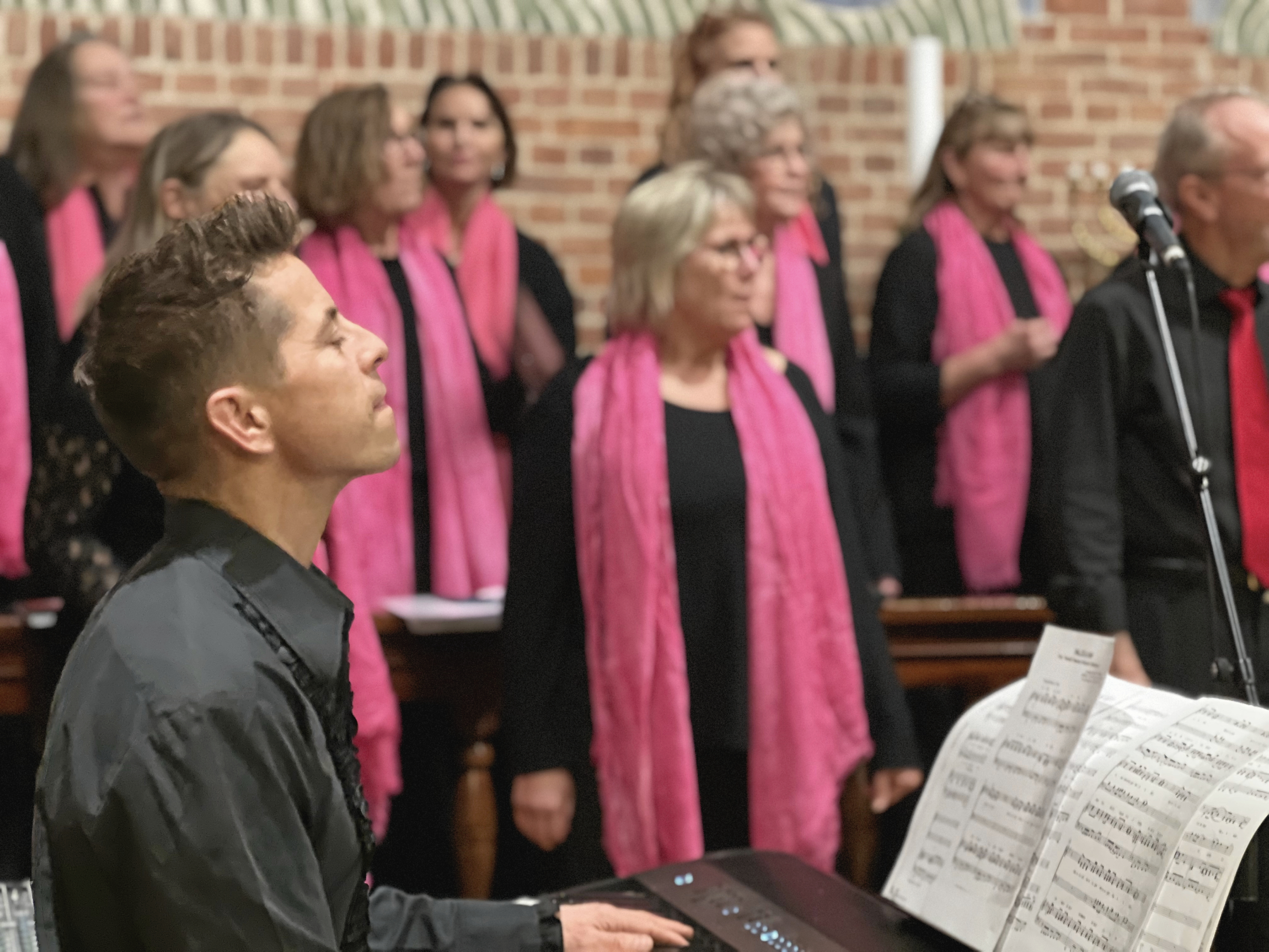 Ullerød Gospelkor byder på stille og inderlige sange i kirken mandag den 27. april.