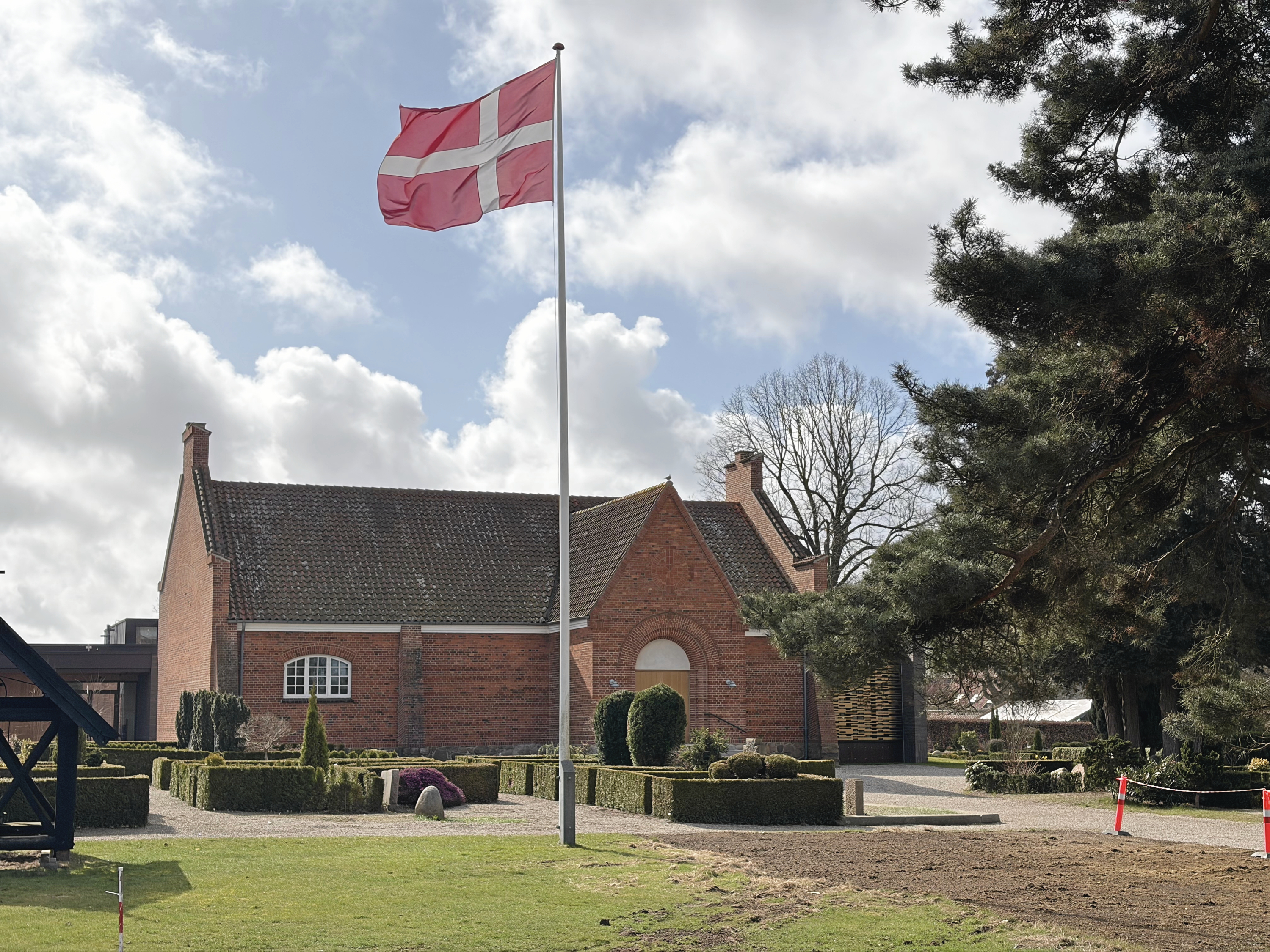 Ullerød Kirke byder torsdag aften ind til andagt og varme hveder i anledning af Store Bededag.