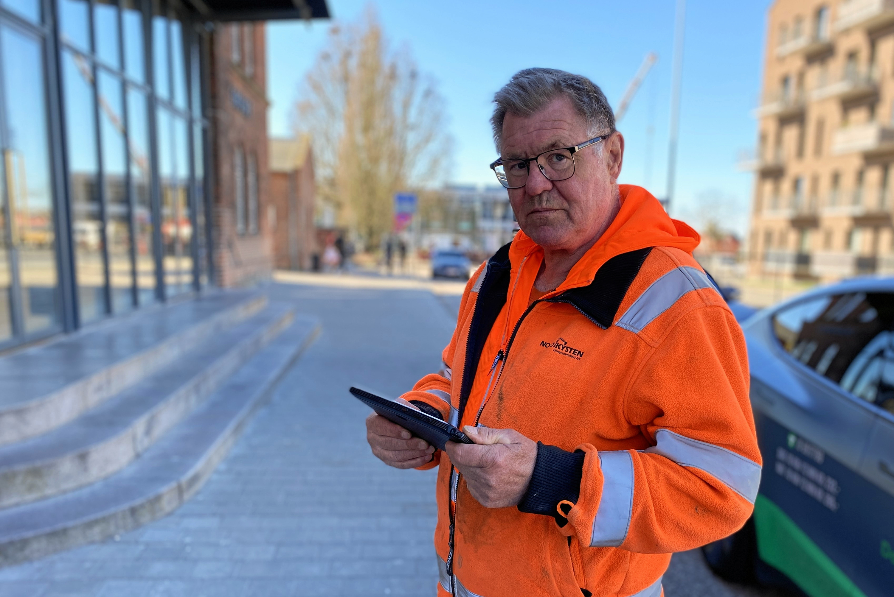 Jesper Jørgensen er sjakbajs for et af de arbejdshold, der skal i gang på Hillerød Station fra på mandag. Forberedelserne er allerede i gang.