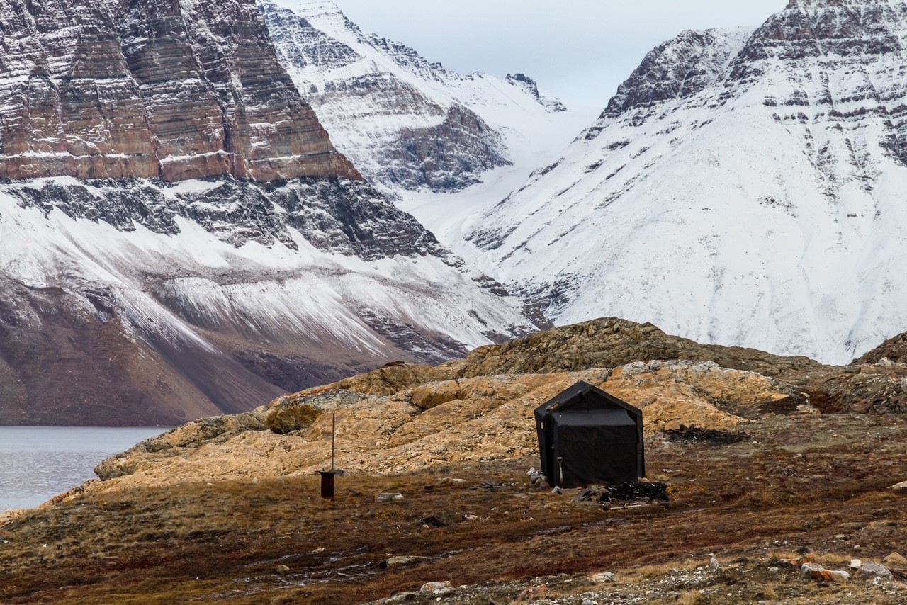 Deltagerne kan forvente at høre om grønlands landskab, dyreliv og geologi gennem fotografens egne billeder.