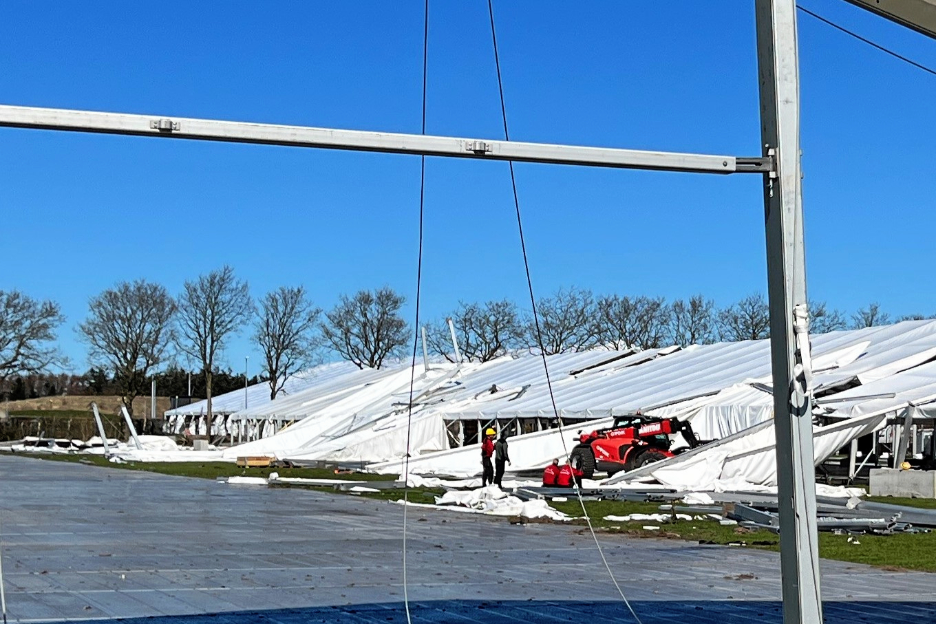 Timingen var kritisk, da påskestormen Dave lagde de telte ned, hvor DM i Skills skal holdes.