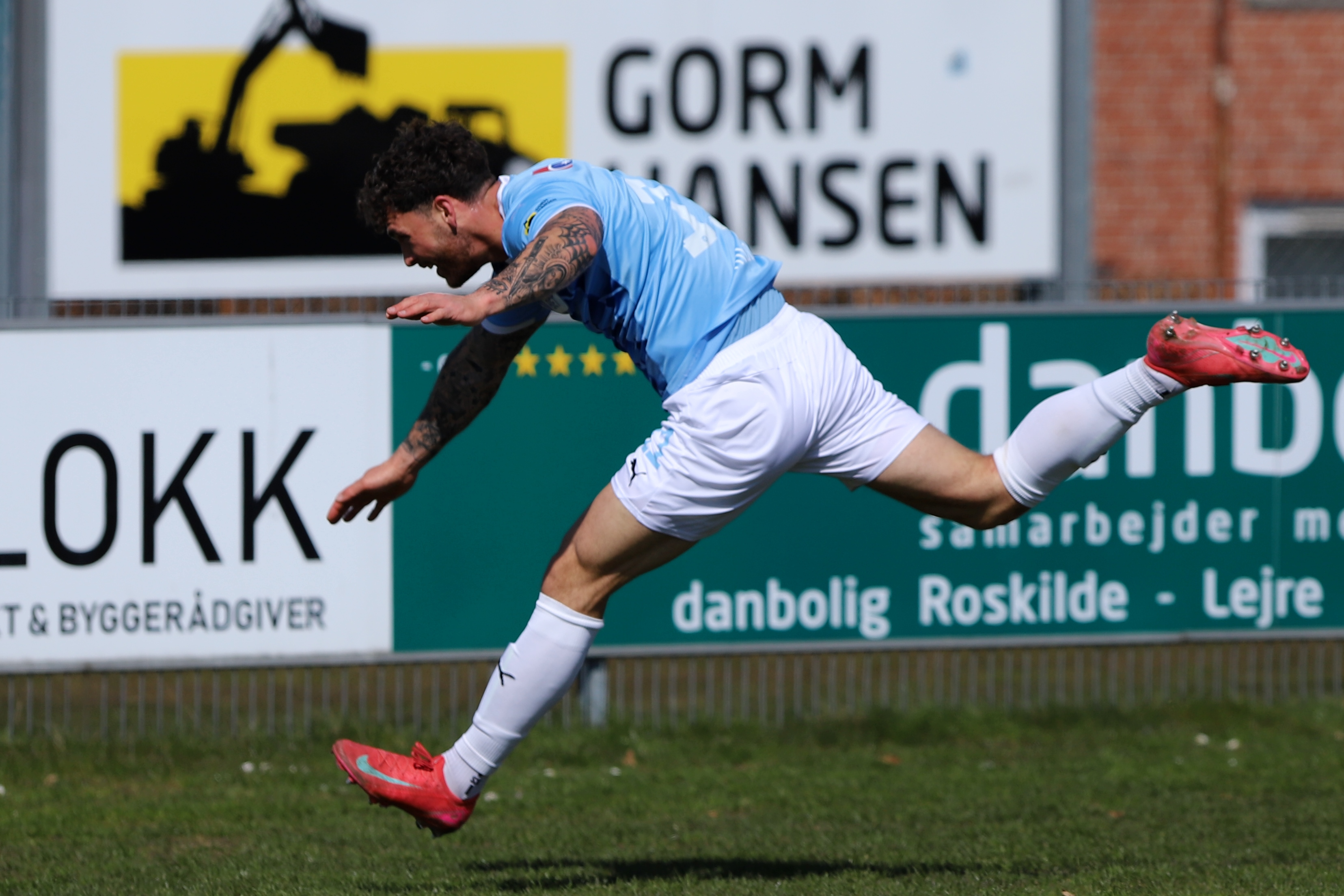 Mathias Veltz og FC Roskilde er endegyldigt snublet i kampen om oprykning til 1. division. Nu er der lagt en ny plan.