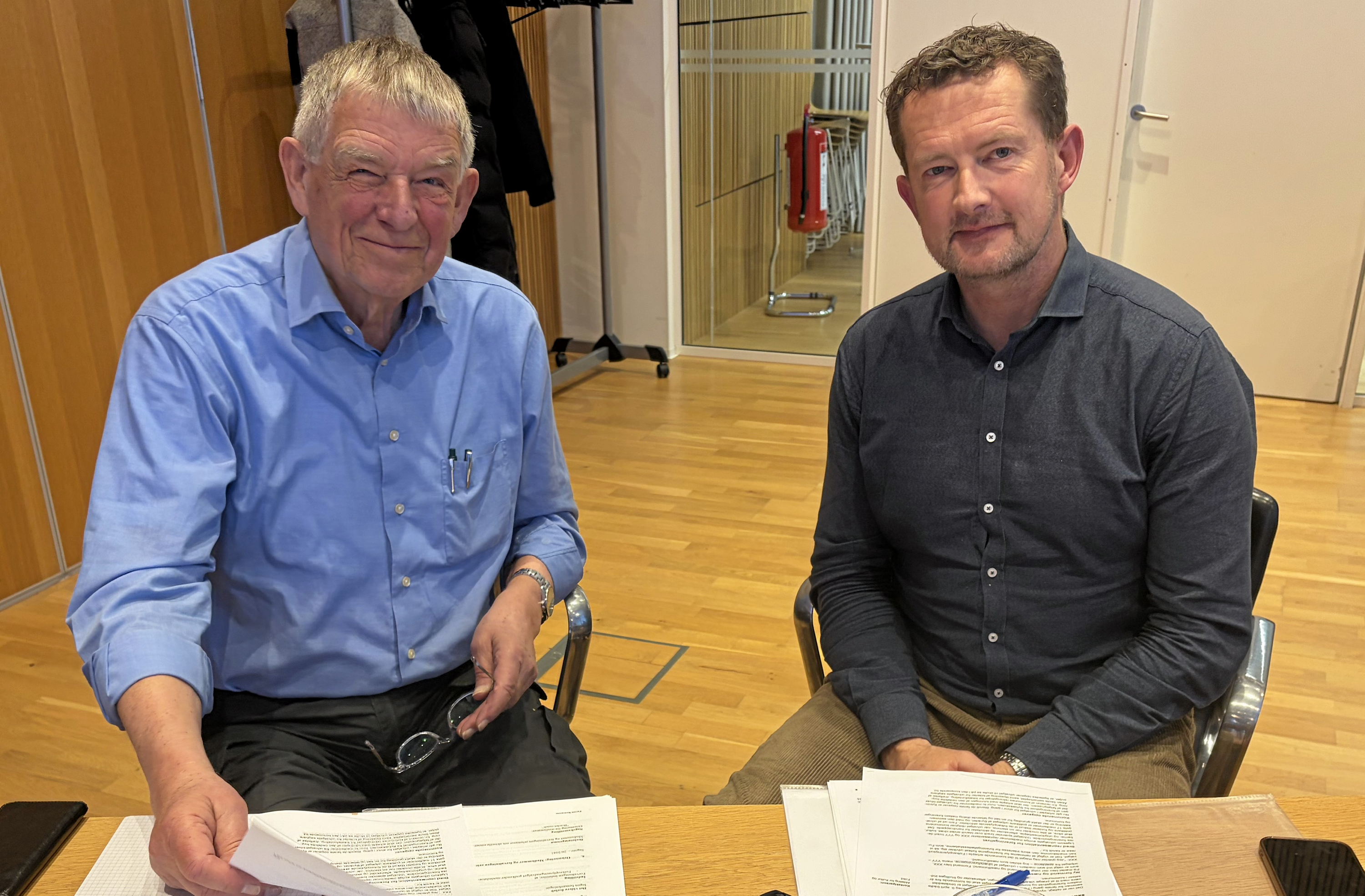 Den nyvalgt formand, Jacob Krarup (th.) og næstformand, Sven Krarup Nielsen (tv.) under det første udvalgsmøde.