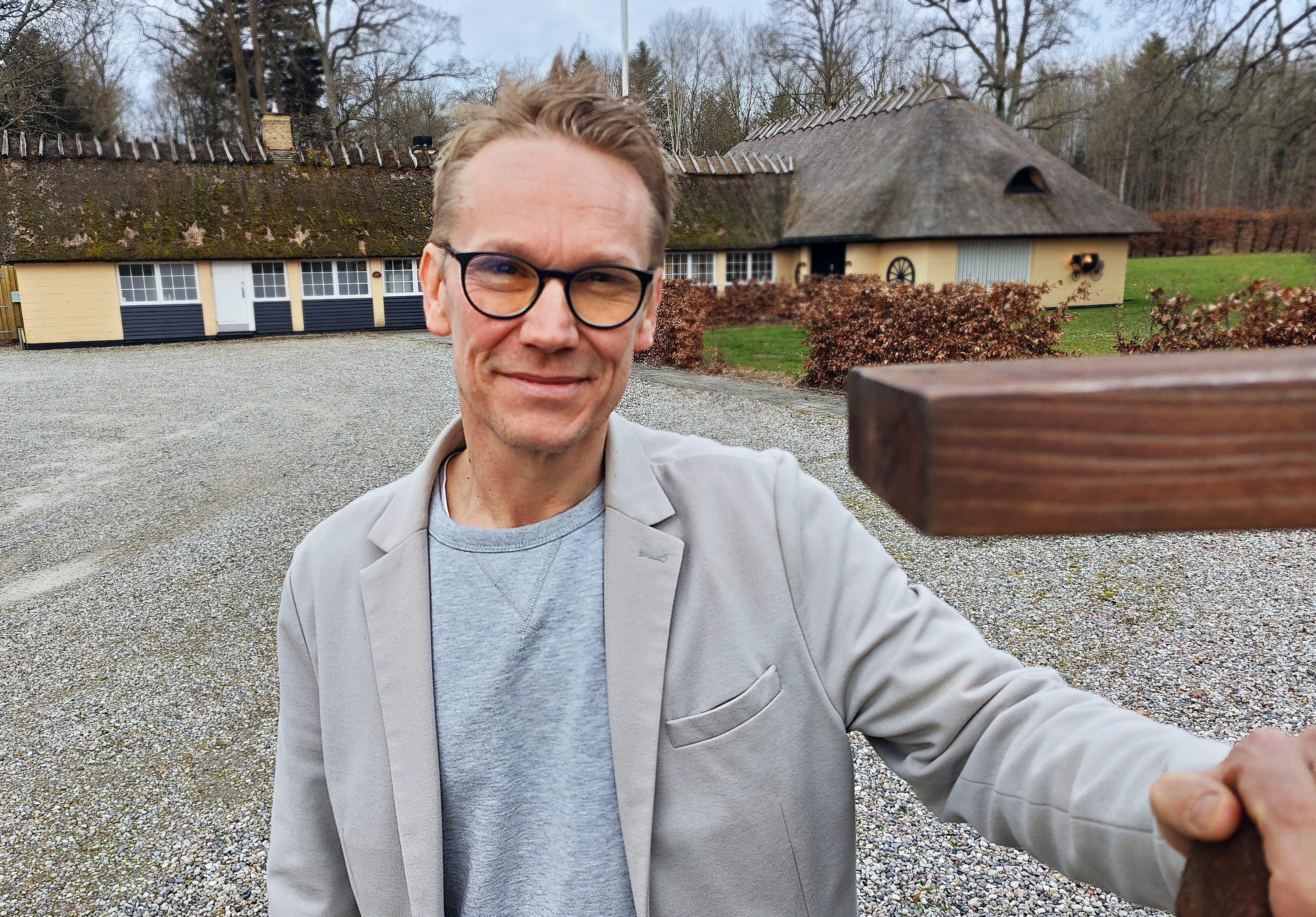 Kenn Meier er uddannet kok og skal tilbage til køkkenet efter mange år som konceptmager i Madklubben. Han bygger Karetmagerens Hus op fra bunden og har store planer og forventninger.