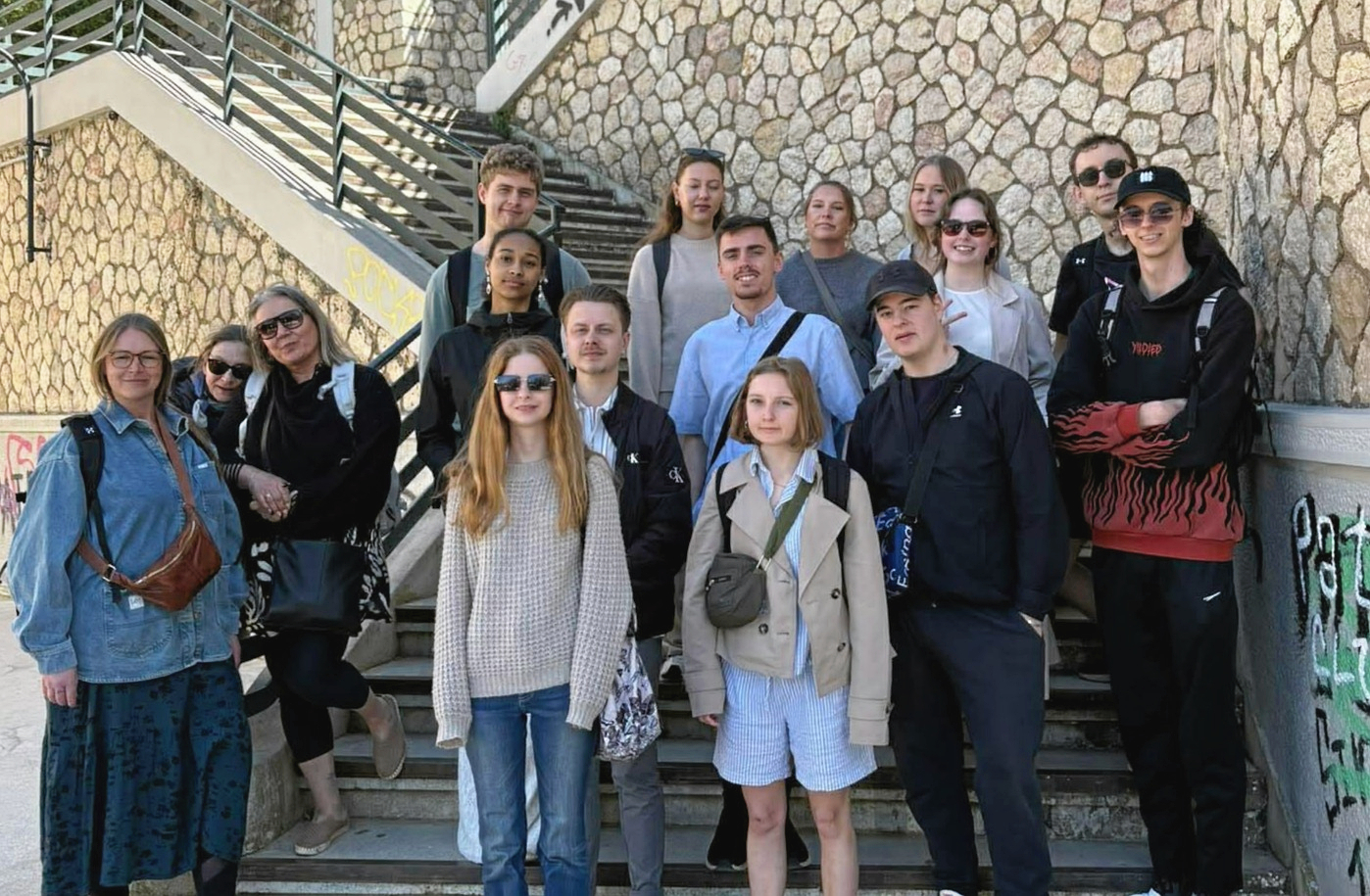 15 elever fra den nye linje AGU International fra FGU-skolen i Faxe besøgte Grækenland på udlandsophold. Det kan man høre mere om ved et spis-sammen-arrangement torsdag den 23. april på skolen.
