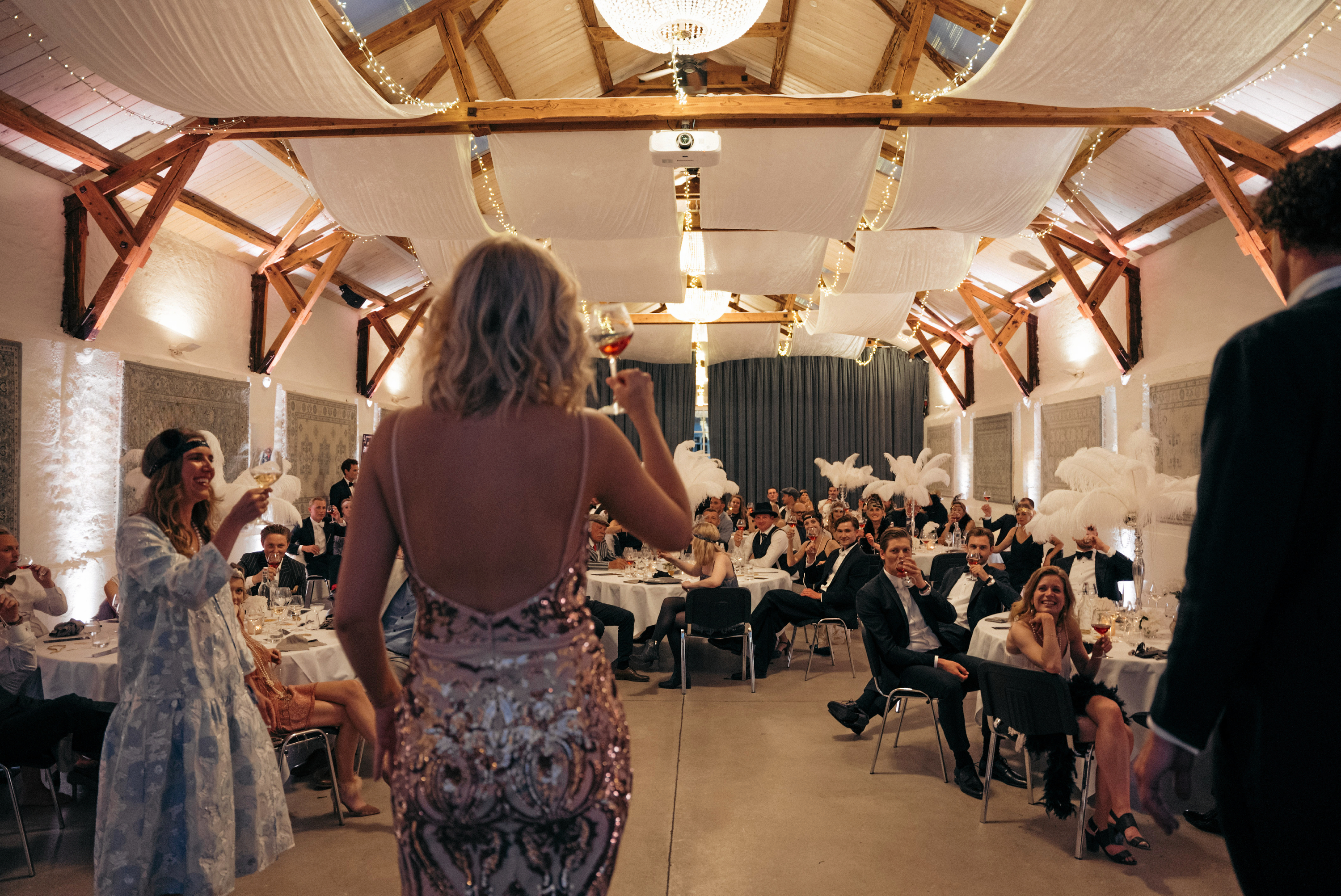 Der er lagt op til nytårsfest på godset.