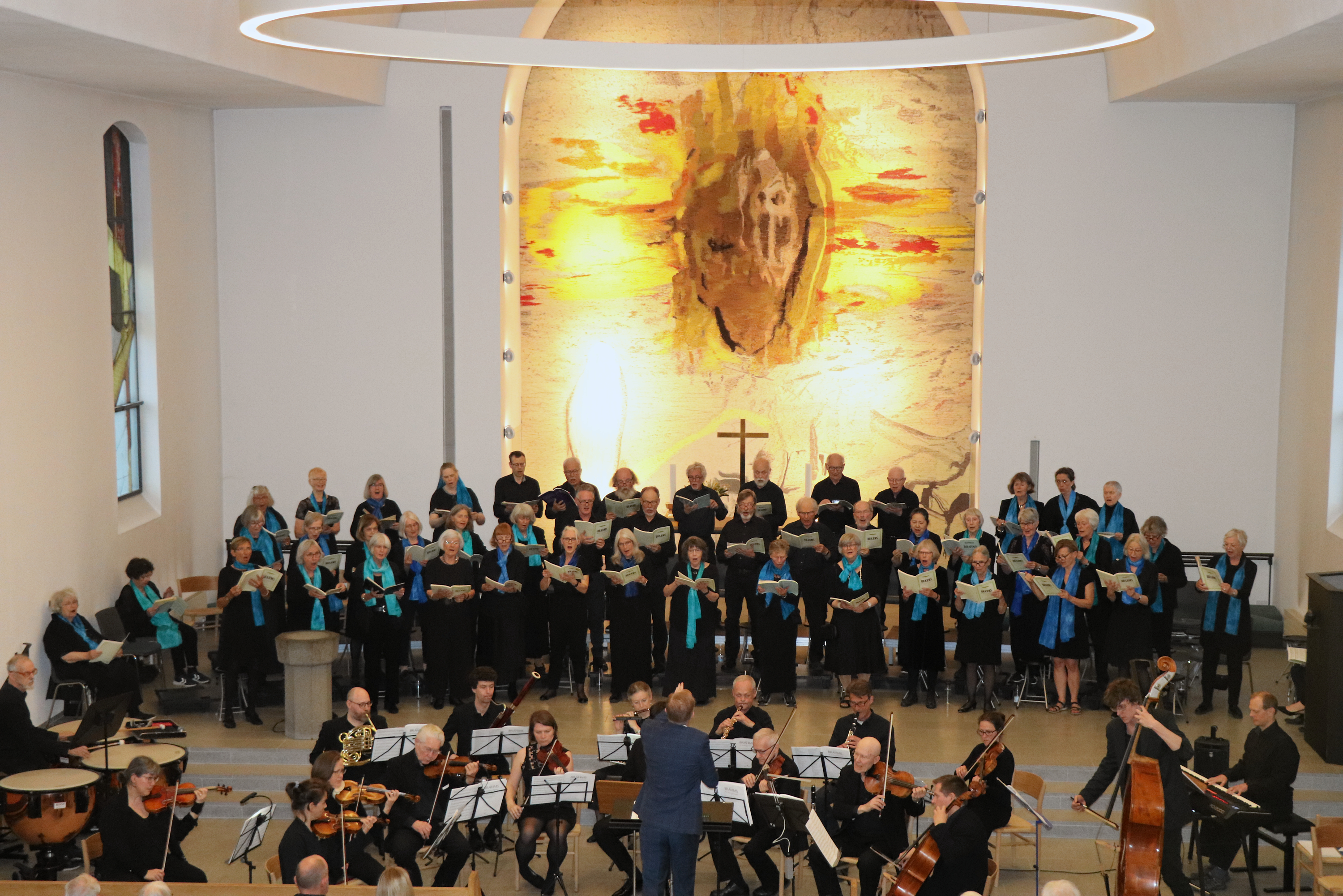 Virumkoret, her fra Dyssegårdskirken i 2024, er et stort blandet kor med omkring 50 sangere.