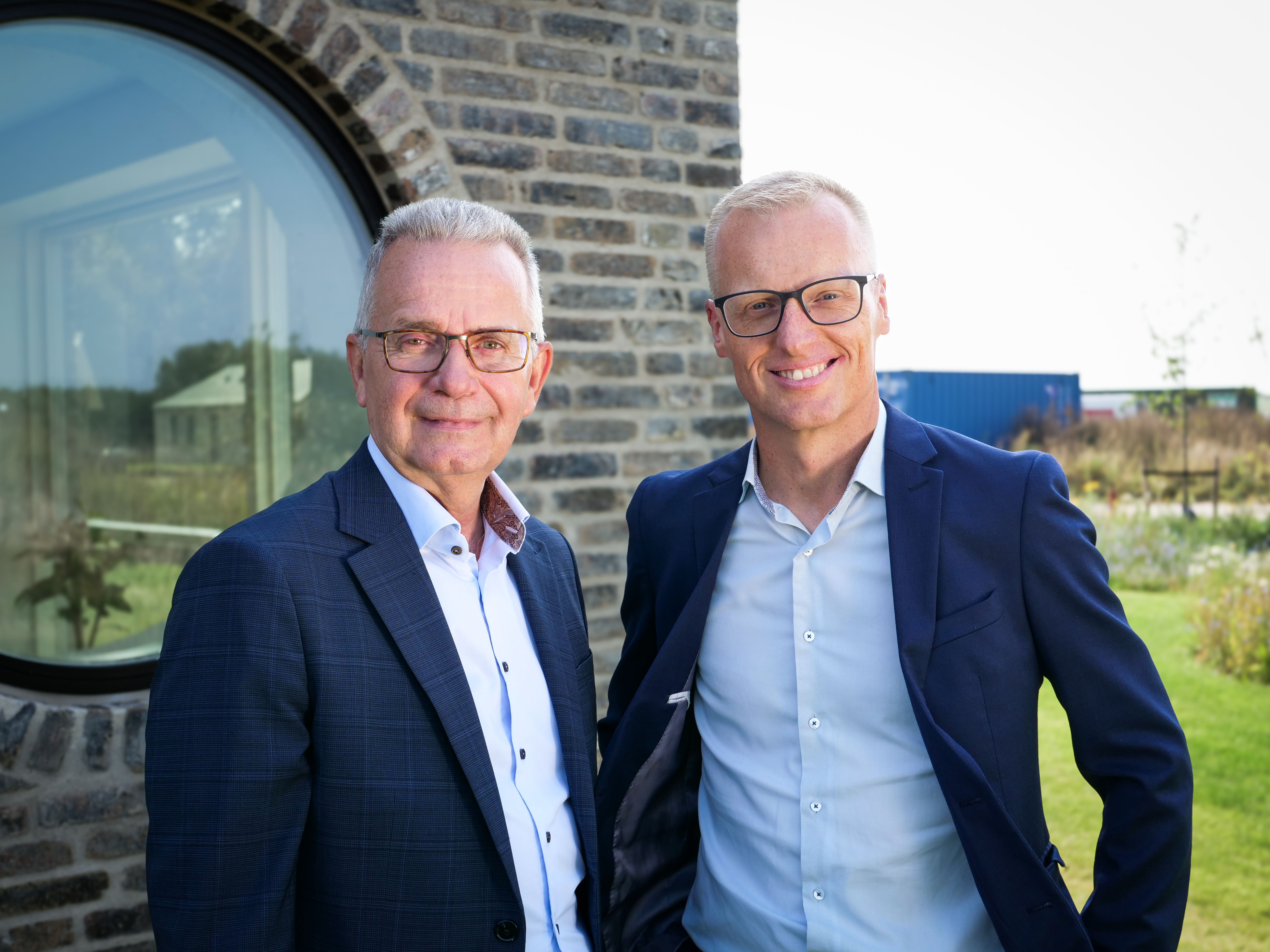 Svend Pedersen forlader nu HHM og overlader ejerskabet og ledelsen til Peter Carstensen.