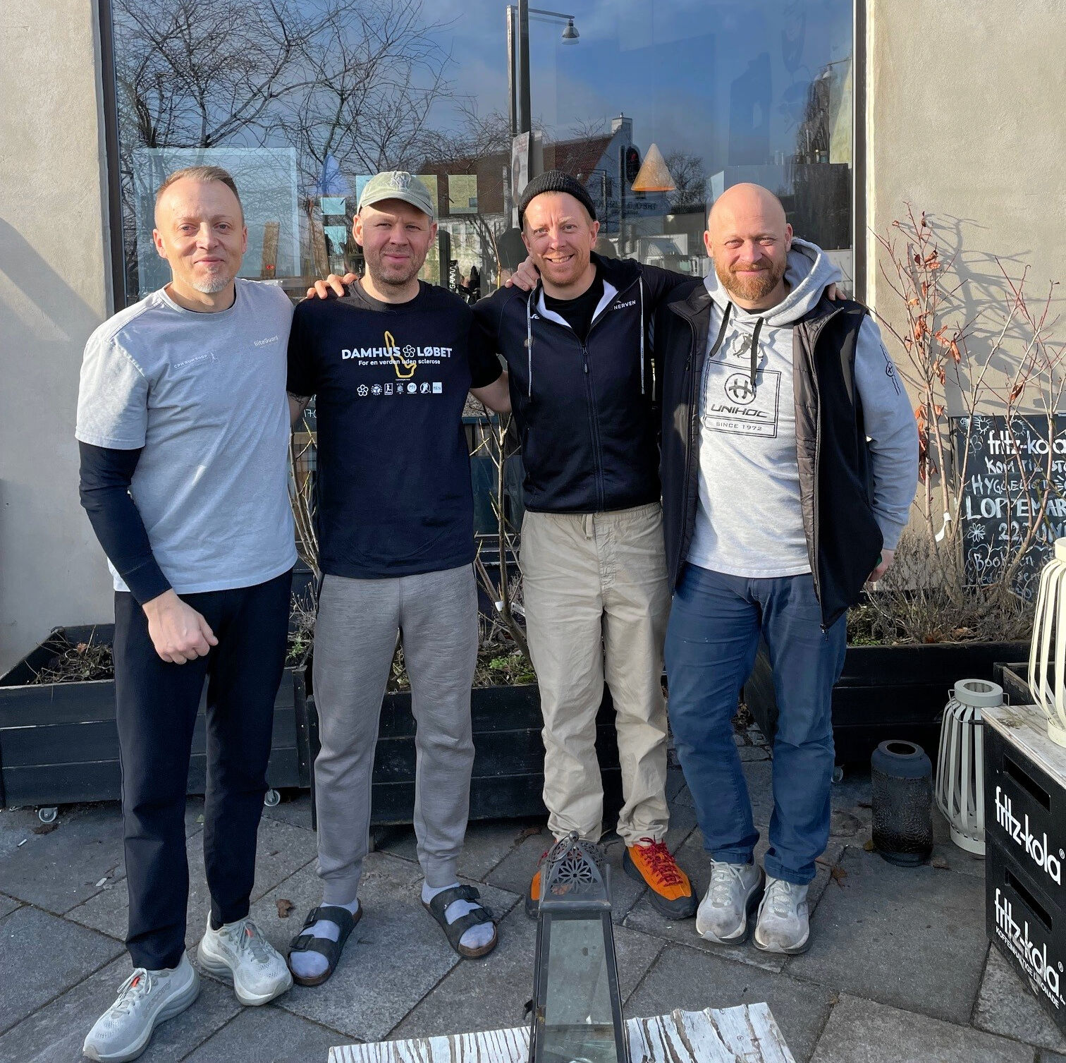 Jesper Madsen (medejer af CPH Run Shop), Esben Brøgger Mikkelsen (ejer af Blik), Andreas Juul Ingvartsen (Eventmanager Scleroseforeningen) og Christoffer Vitek (ejer af Floorballcenteret) er på den ene eller anden måde involveret i løbet.