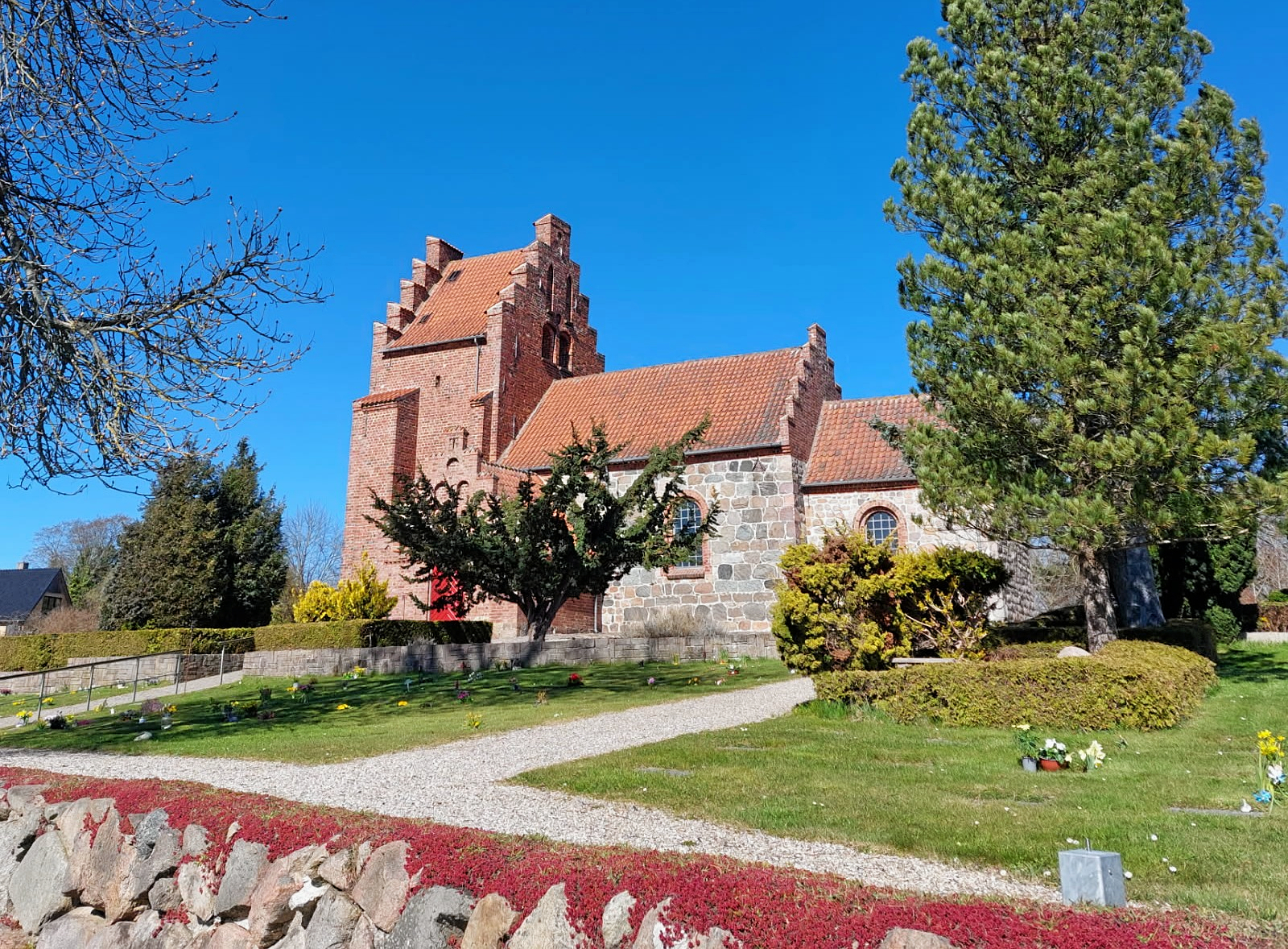 Blovstrød Kirke laver krea til børnene.