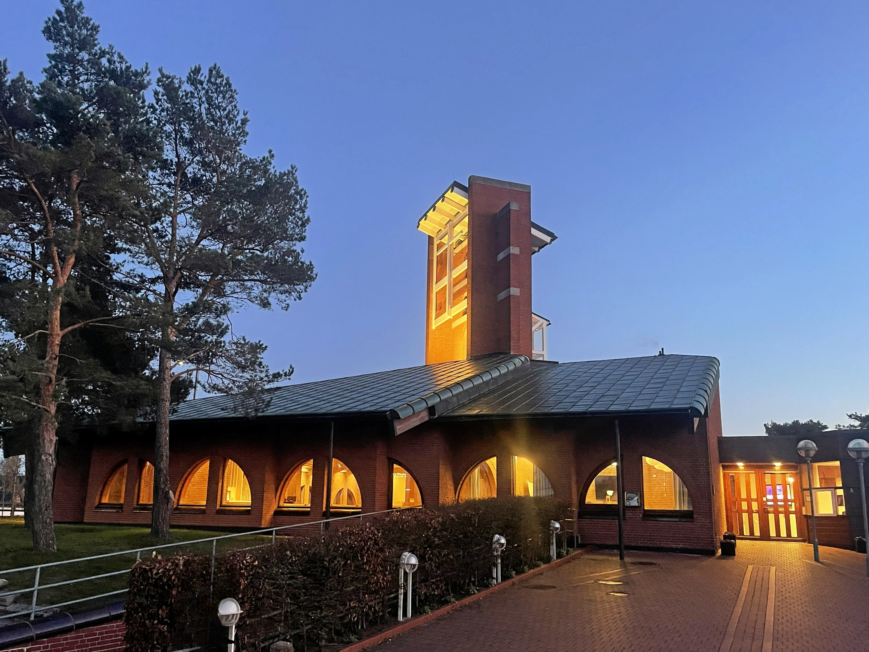 Karlsunde Strandkirke kalder til en samtalesalon.