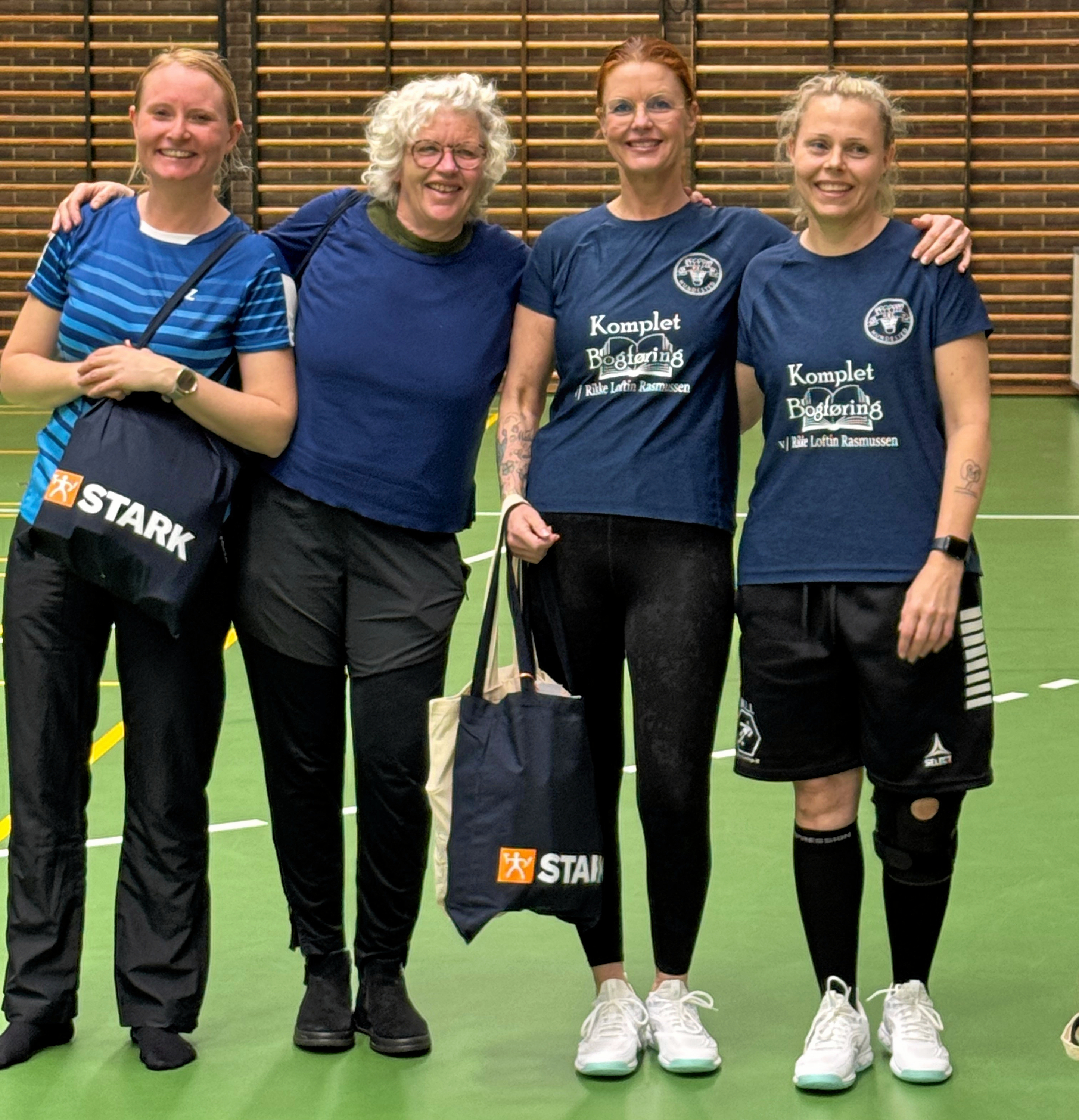 De forsvarende mestre i damedouble Rikke og Tenna Rasmussen genvandt titlen som Halsnæsmestre foran Henriette Hansen og Sascha Karskov.