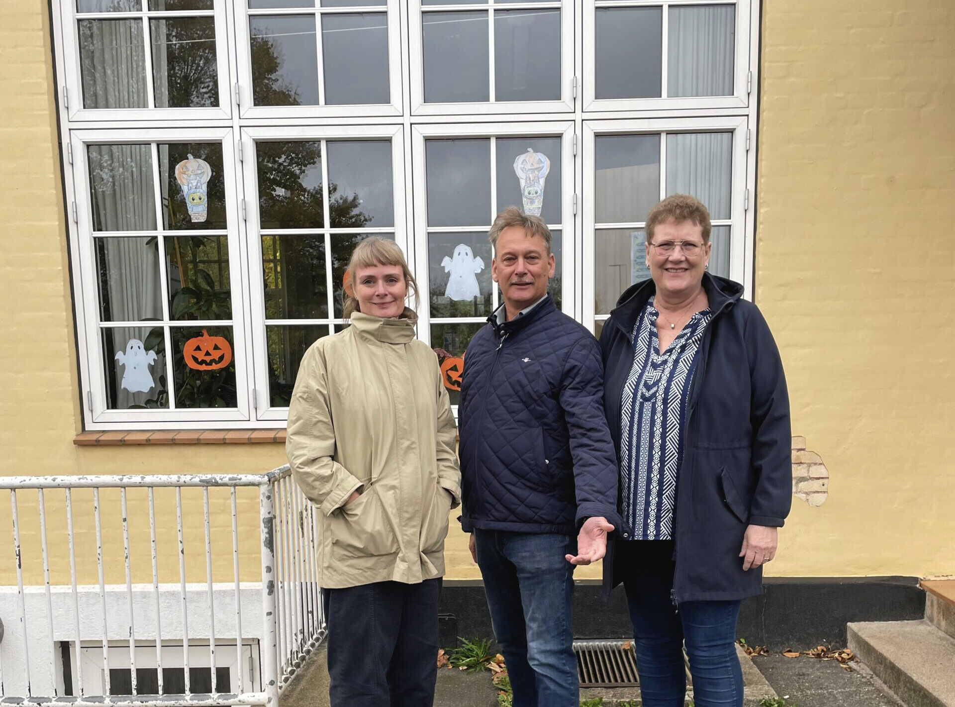 De er glade for ordningen på Høng Skole. Skoleleder Peter Brandt med Anne Sophie Bendixen fra Skolens Venner og indskolingsleder Pernille R. Kjellberg.
