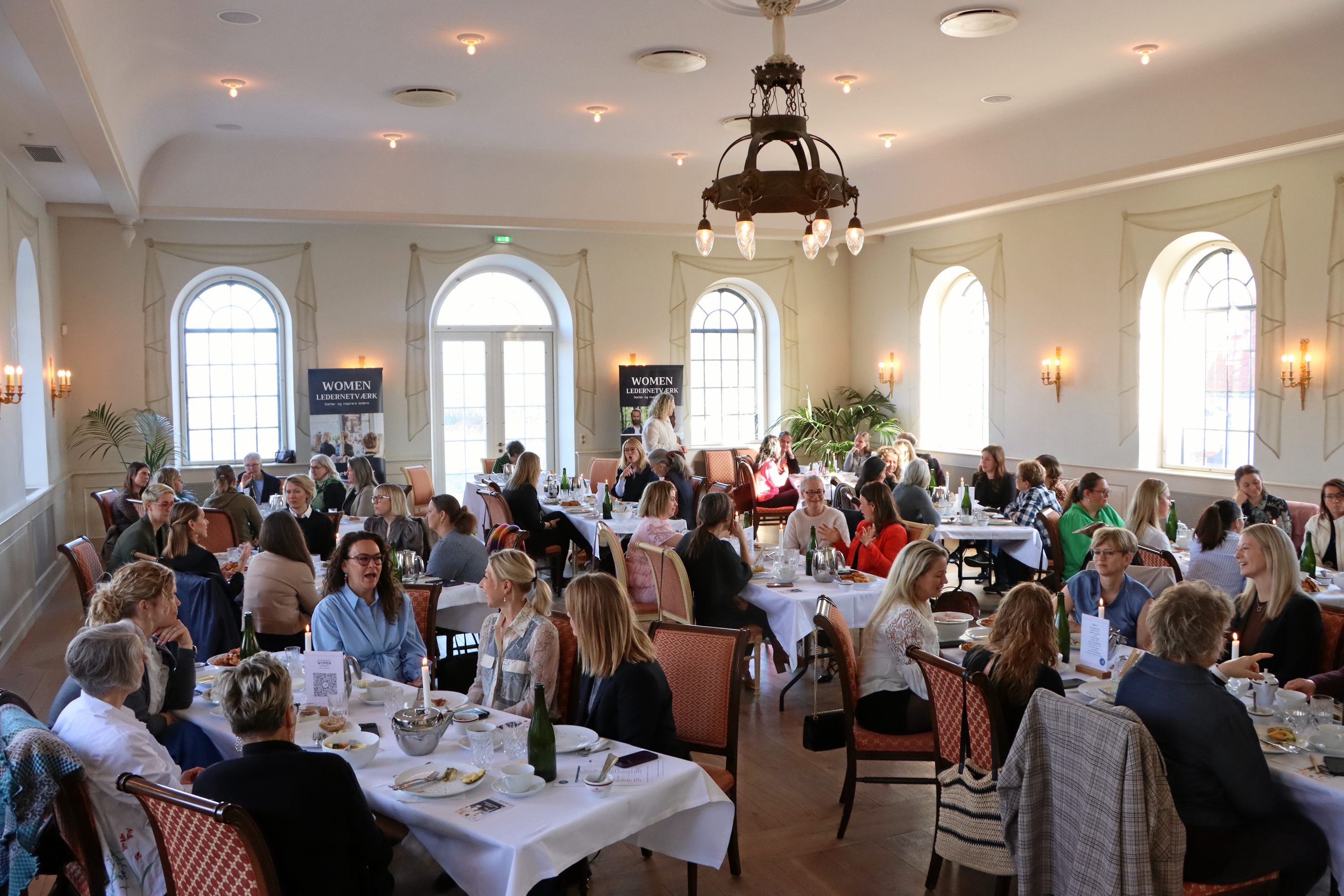 60 kvinder var onsdag morgen forsamlet på Rønnede Kro for at opleve Alex Vanopslagh.