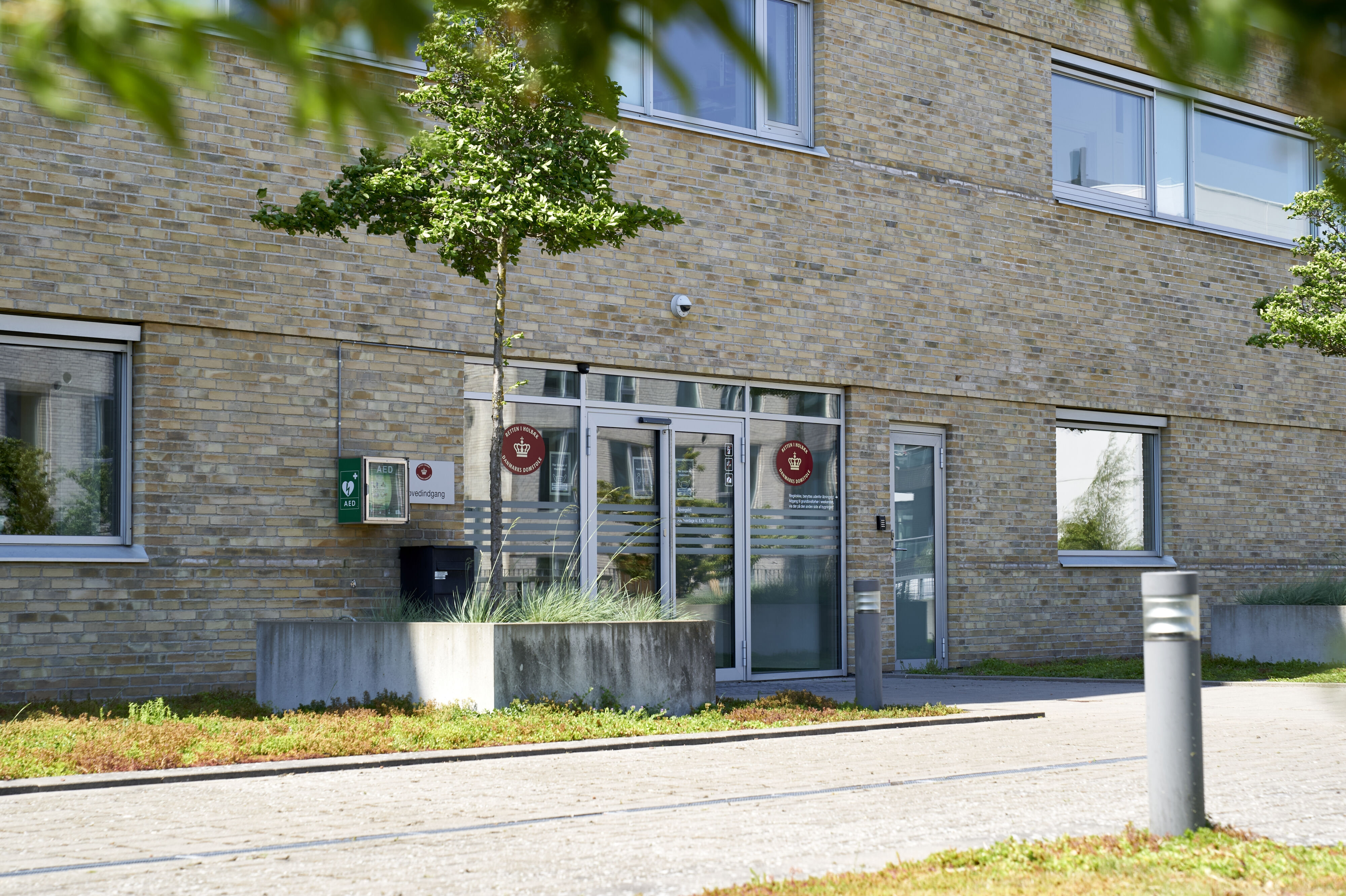 Retten i Holbæk fandt i et retsmøde 10. april grundlag for at varetægtsfængsle en overgrebsdømt 27-årig mand på en begrundet mistanke om, at han har groomet og voldtaget en mindreårig dreng. Den 27-årige nægter sig skyldig. (Arkivfoto).