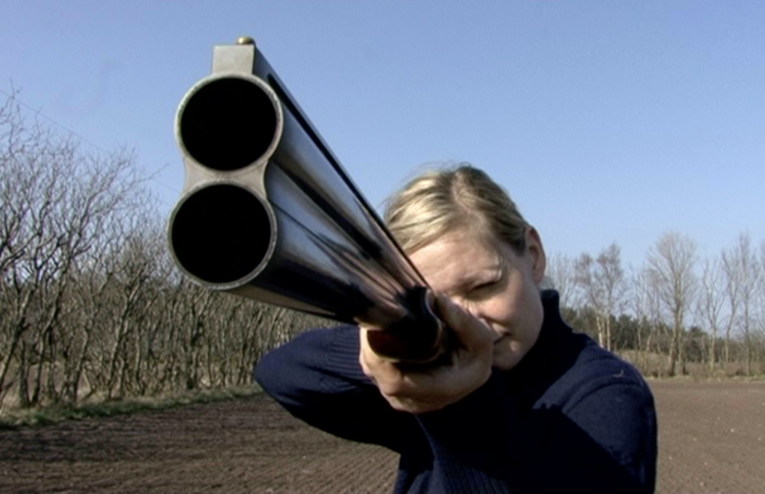 Udstillingen ledsages af kunstneriske forsøg hver torsdag, som kuratorkollektivet Fælles Praksis har tilrettelagt.
