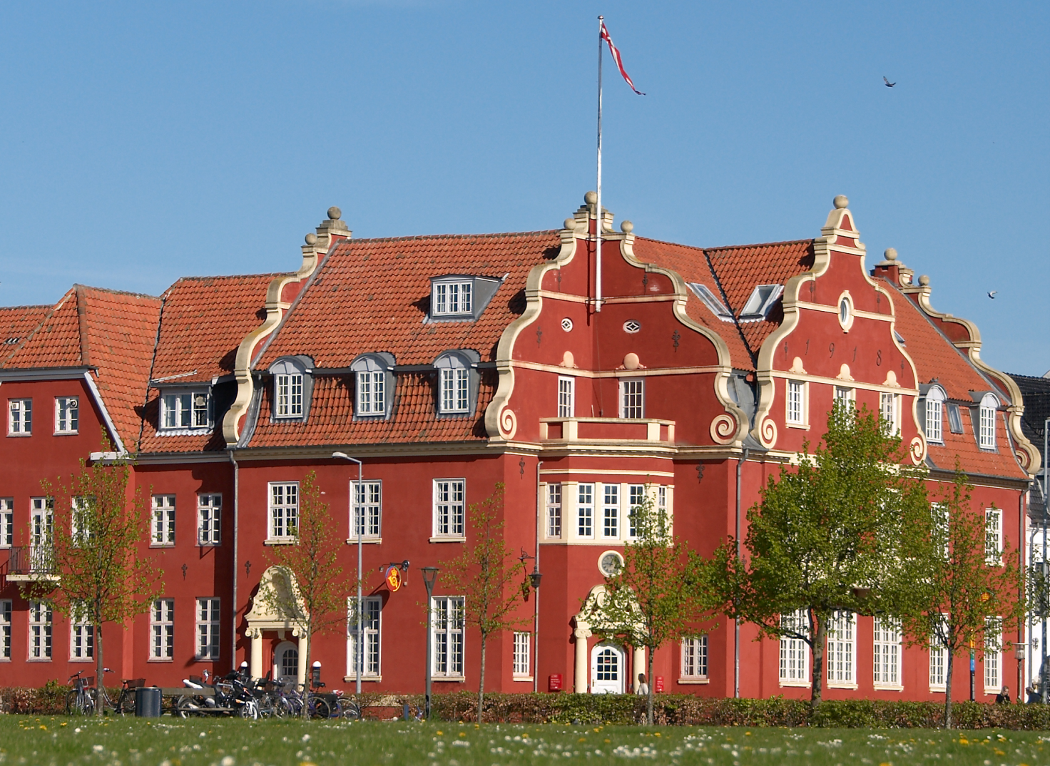 Hørsholm Musikskole holder til på det gamle rådhus på Rungstedvej.