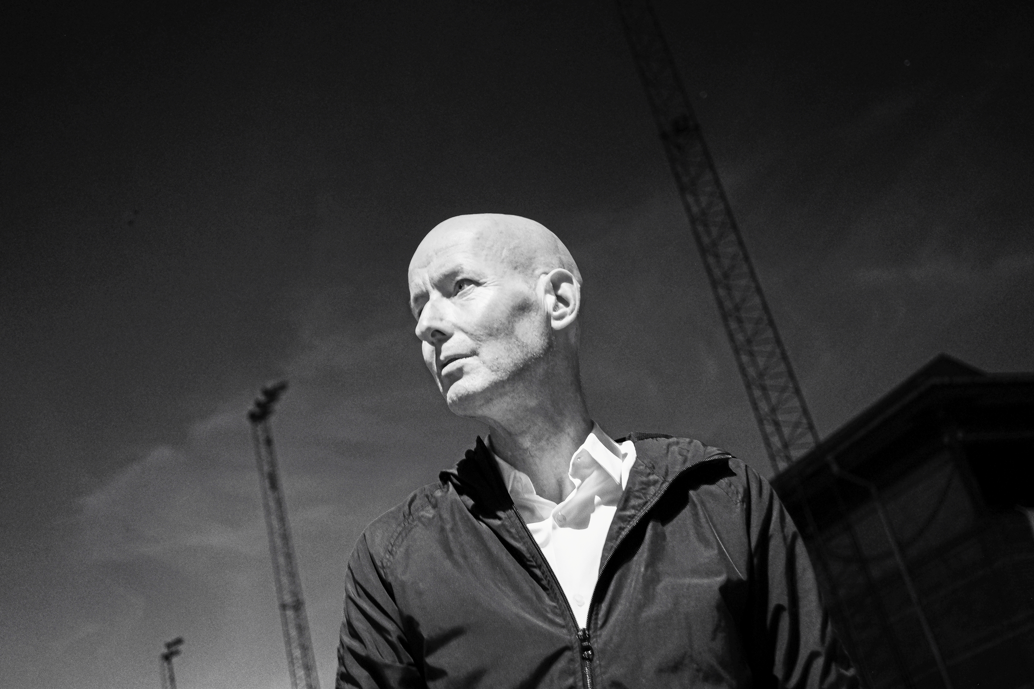 Med frontmand Jens Unmack i spidsen har Love Shop gennem årtier skabt et helt særligt musikalsk univers. Torsdag den 23. april rammer de Rødovre.