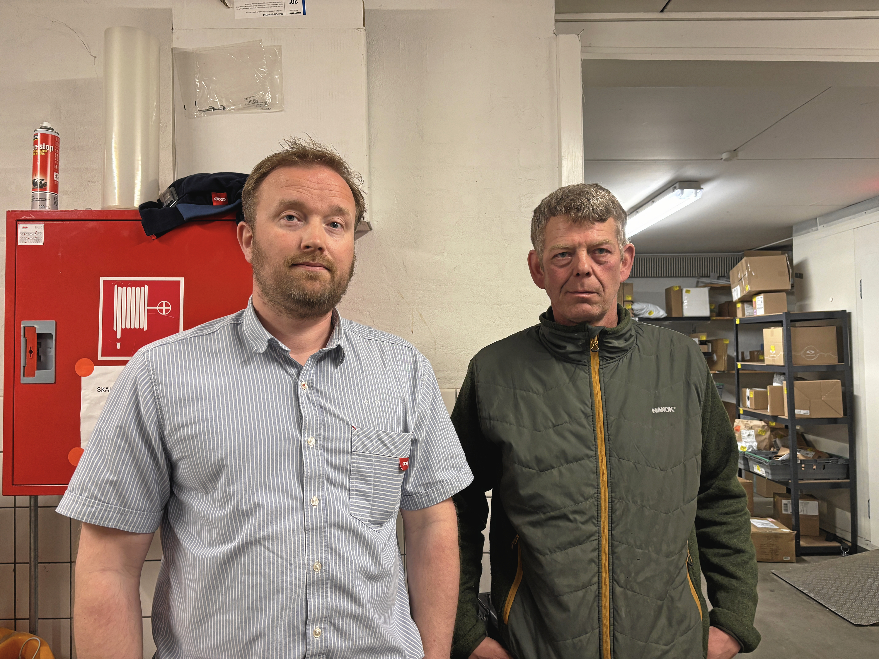 Filip Melchiorsen, brugsuddeler i Brugsen, og Jens Jensen indehaver af Lammefjordsgaarden Blomster, er stærkt utilfredse med det kommende vejarbejde og siger, at det vil koste dem en stor del af omsætningen.