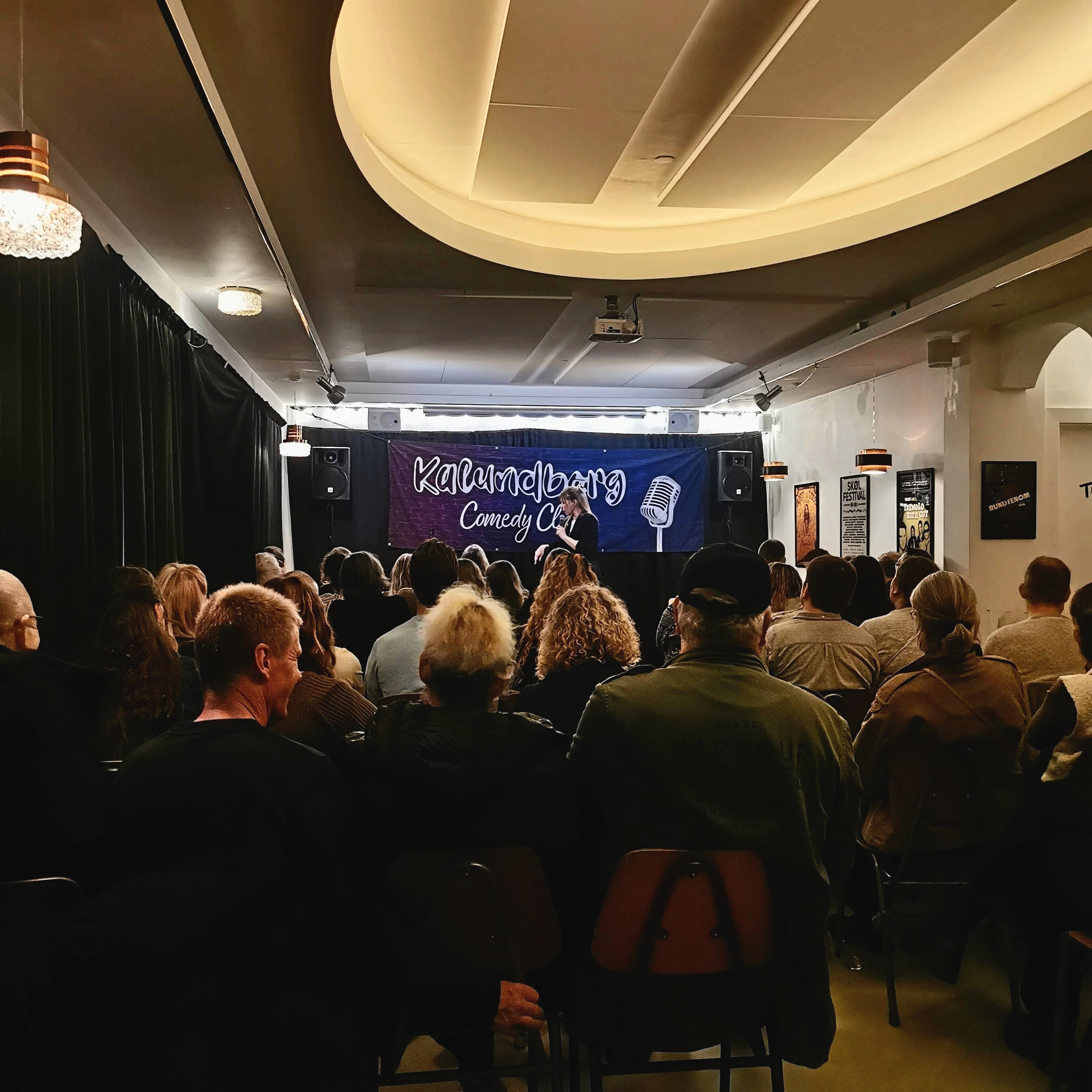 Fuldt hus i Kalundborg Comedy Club i Annekset i Skibbrogade.