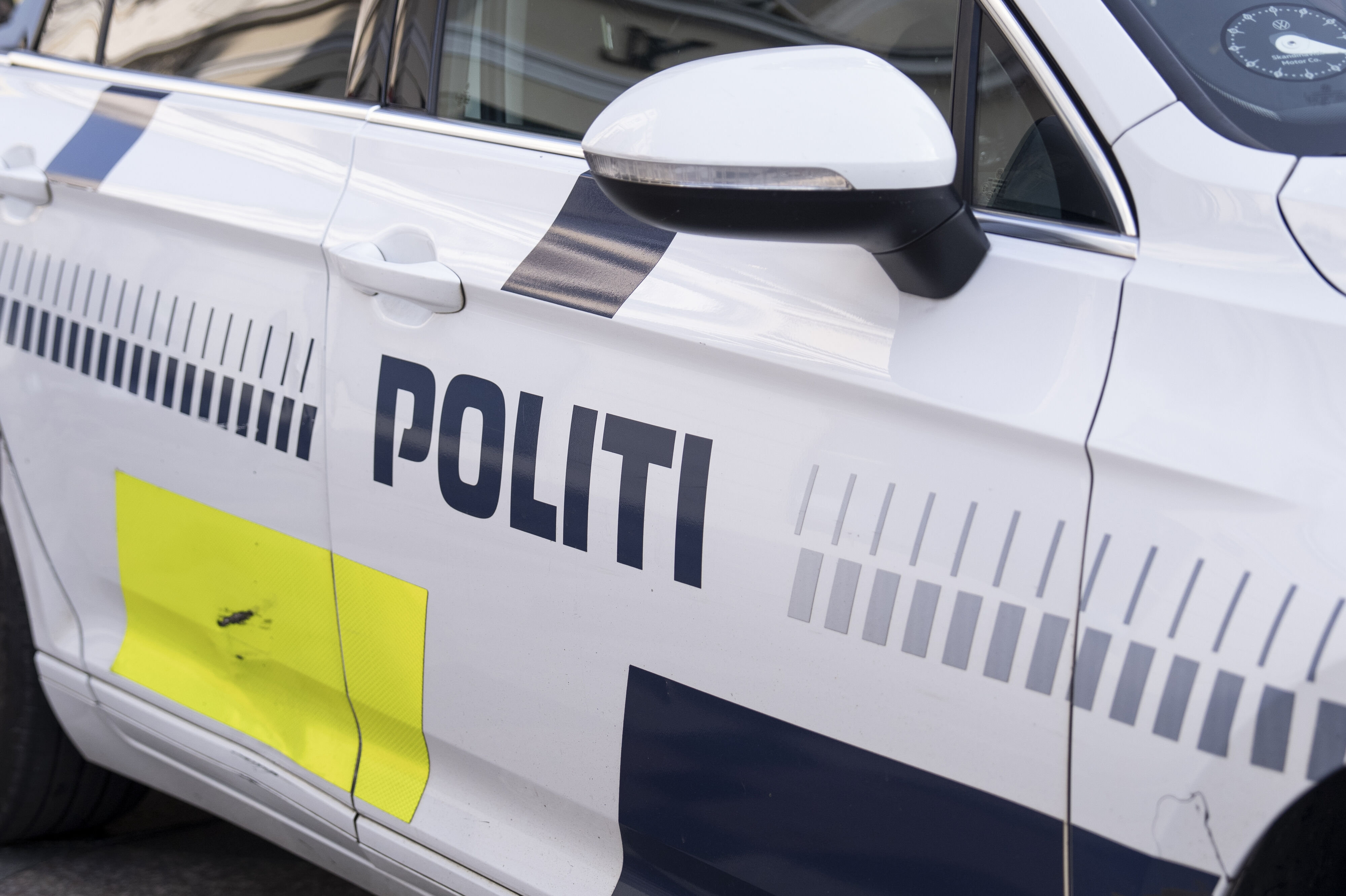 Politipatruljer har været til stede tæt ved efterskoler på Fyn, som torsdag har modtaget trusler på mail. En person er anholdt. (Arkivfoto).