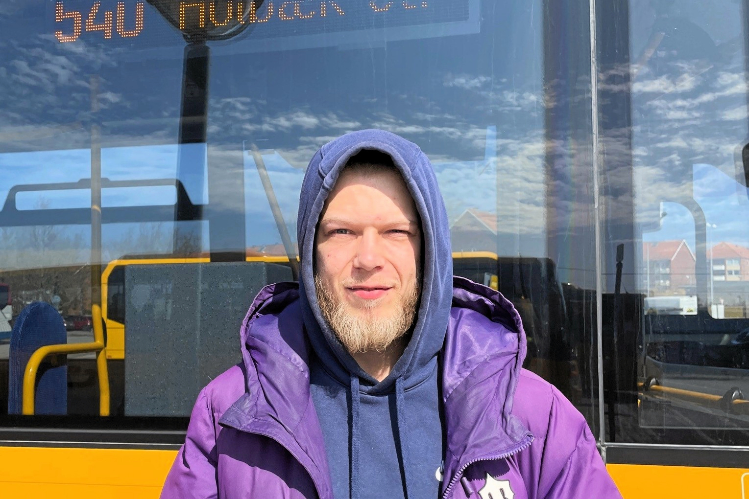 Mikkel Hansen er blevet symbolet på, at planlagte nedlæggelser af busruter kan være katastrofale i landdistrikterne.