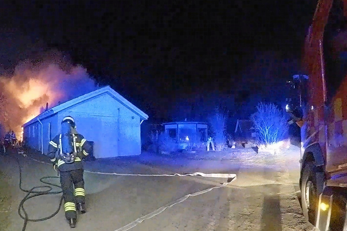 Batteribrandens hurtige udvikling betød, at rækkehuset i Køng udbrændte. Batteribrande er et stigende problem for de kommunale beredskaber. - Midt- og Sydsjællands Brand og Redning Batteribrandens hurtige udvikling betød, at rækkehuset i Køng udbrændte. Batteribrande er et stigende problem for de kommunale beredskaber.